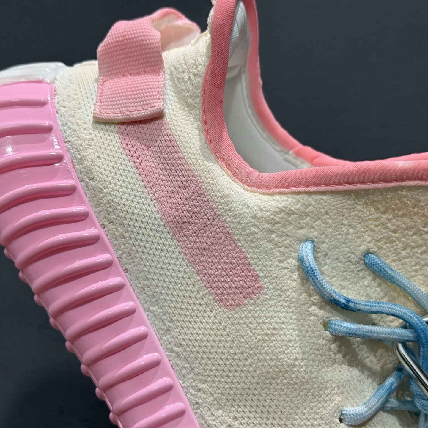 ￥260 AdidYeezy 350 BooV2 CP9366 阿迪达斯椰子350二代 粉西瓜