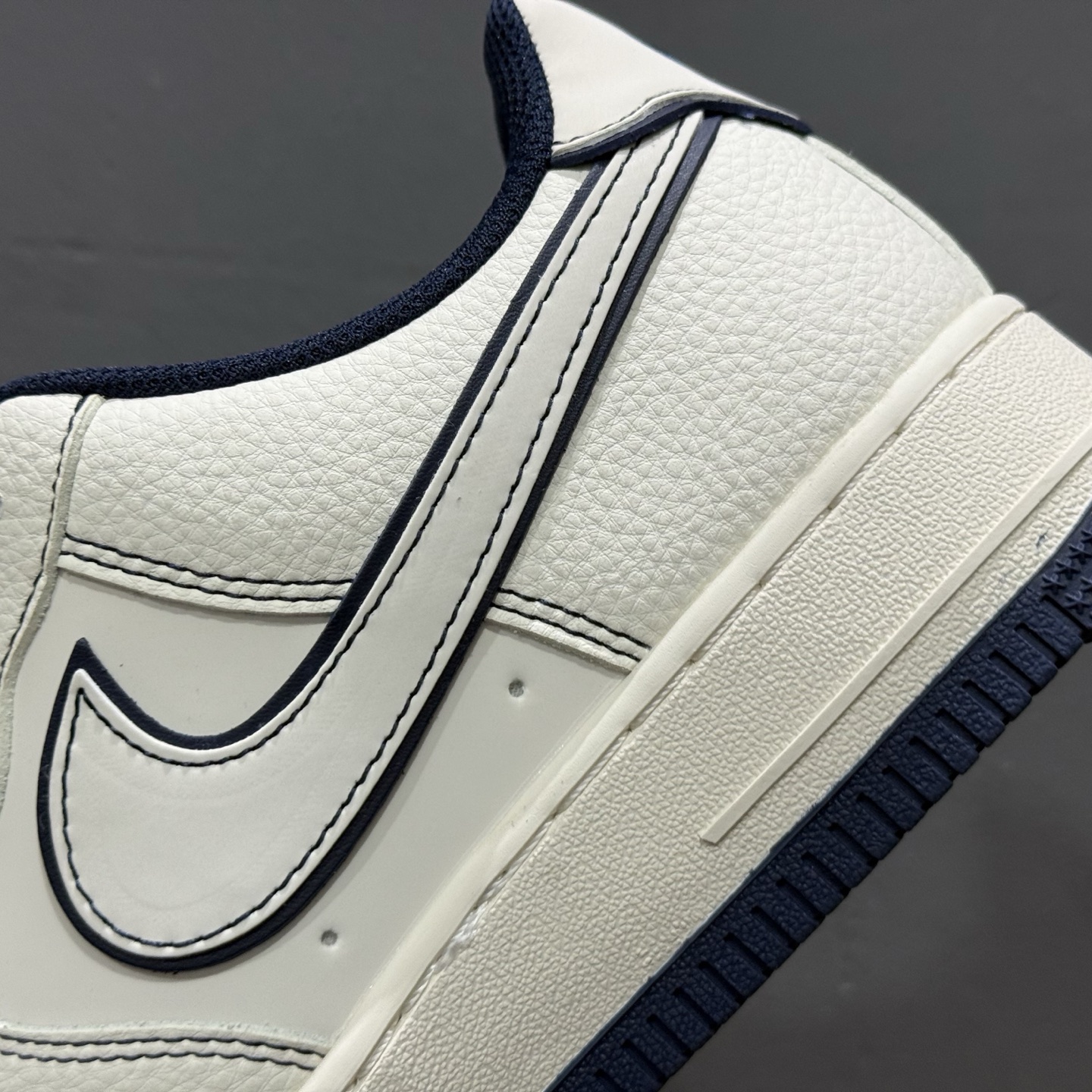 ￥260 Nike Air Force 1'07 Low 米蓝兔八哥 空军一号低帮休闲板鞋 JP8028-013