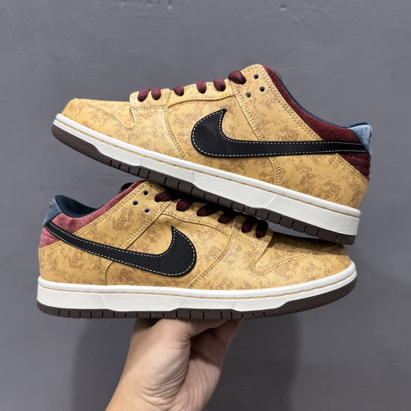 ￥210 Nike SB Dunk Low ”City of Cinema” 巴黎电影院 低帮休闲板鞋 FZ1278-200