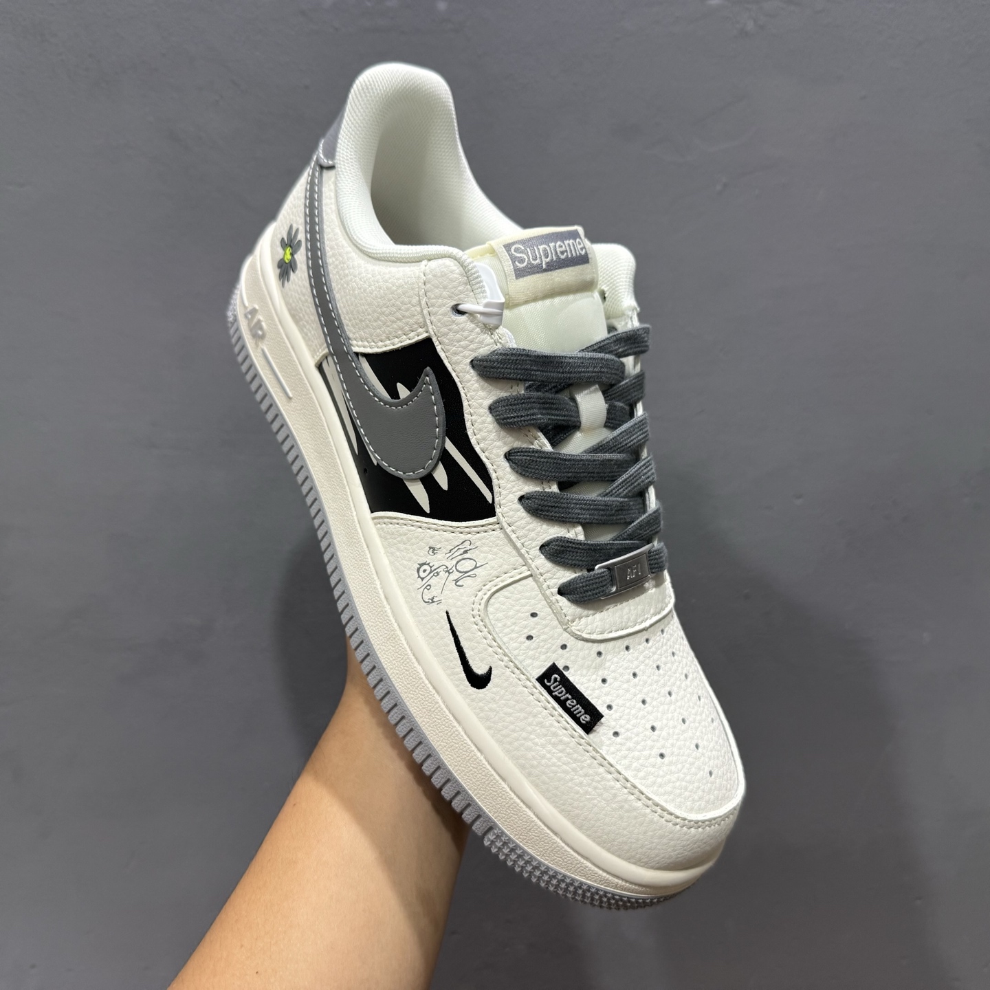 Nike Air Force 1'07 Low Supreme联名 涂鸦米灰勾 空军一号低帮休闲板鞋 QW5606-272