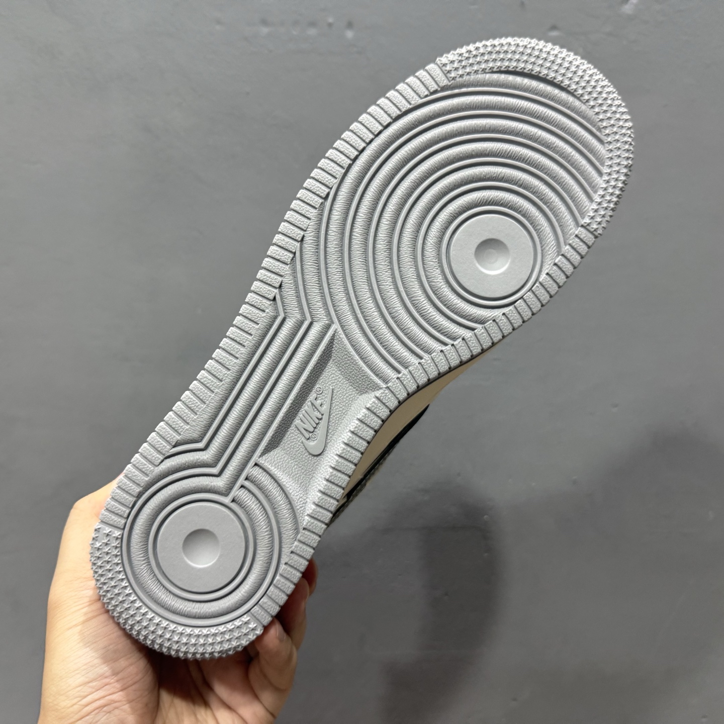 Nike Air Force 1'07 Low Supreme联名 涂鸦米灰勾 空军一号低帮休闲板鞋 QW5606-272