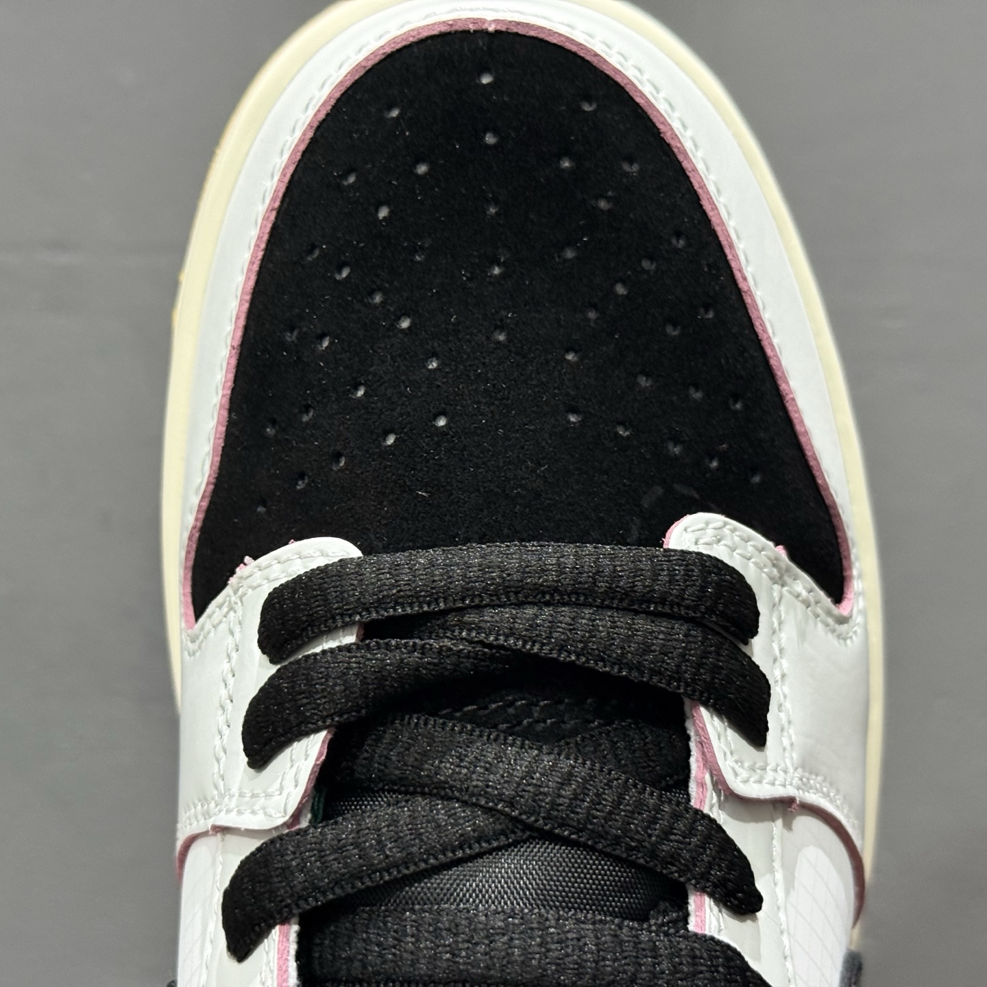 Nike SB Dunk Low pro QS 独家版型蒸餾加工帶來的是更好的视觉和脚感体验 HJ4132-100