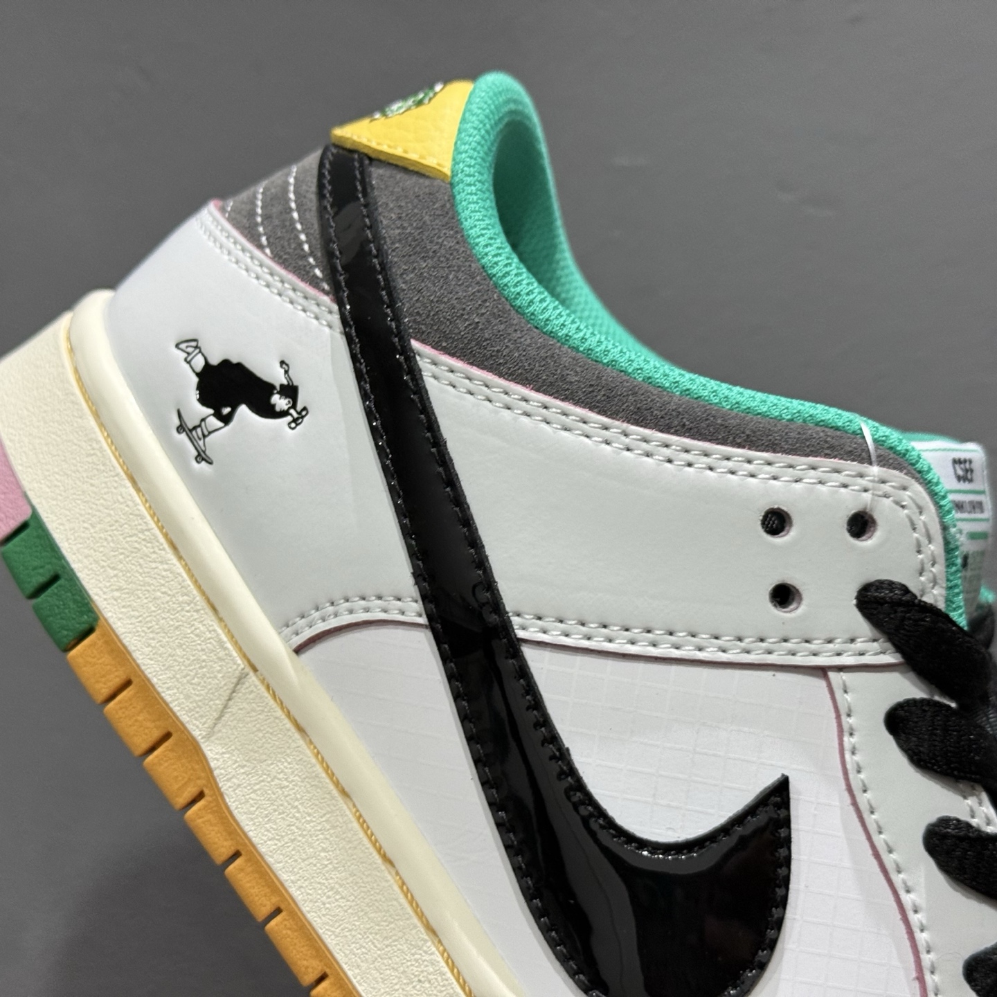 Nike SB Dunk Low pro QS 独家版型蒸餾加工帶來的是更好的视觉和脚感体验 HJ4132-100