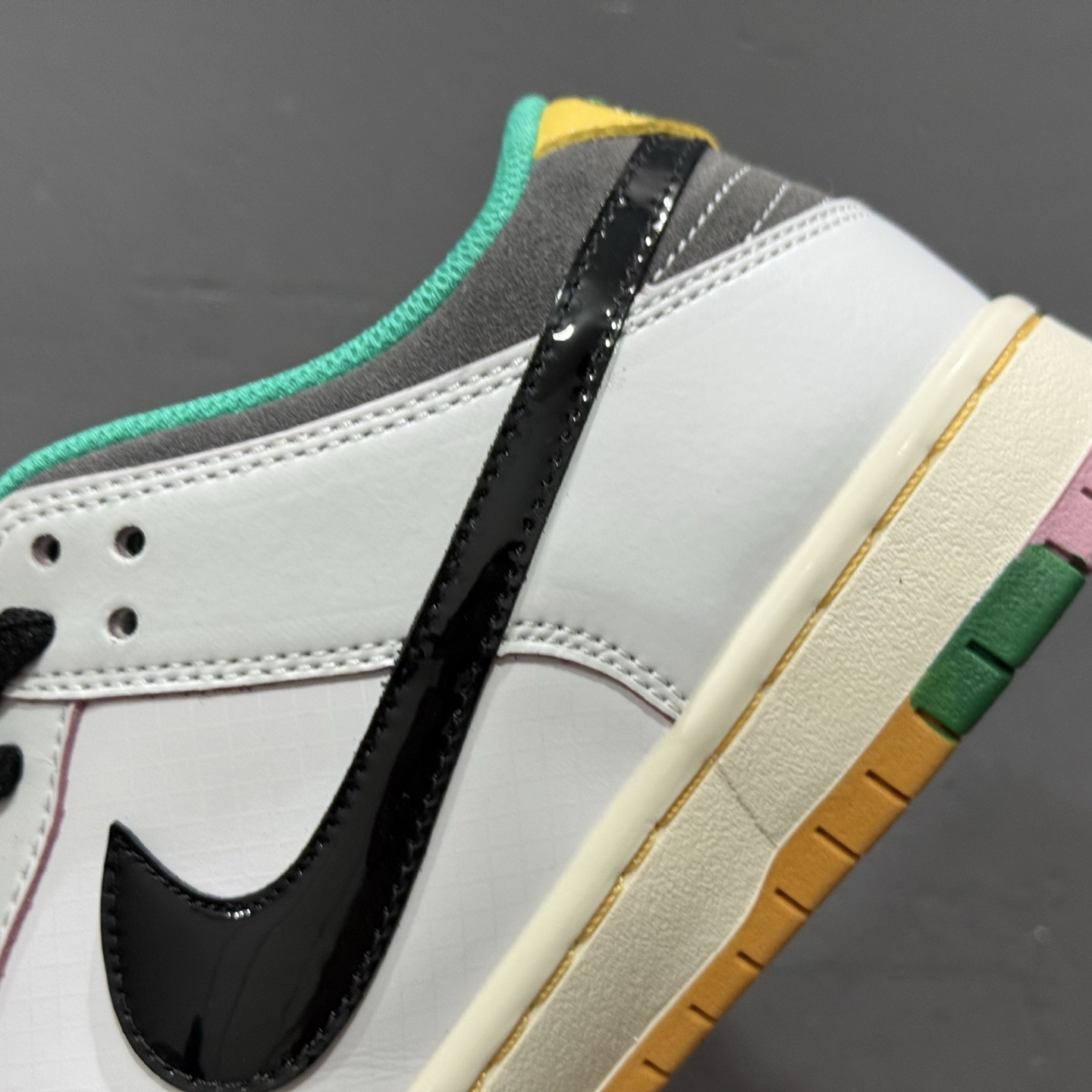 Nike SB Dunk Low pro QS 独家版型蒸餾加工帶來的是更好的视觉和脚感体验 HJ4132-100