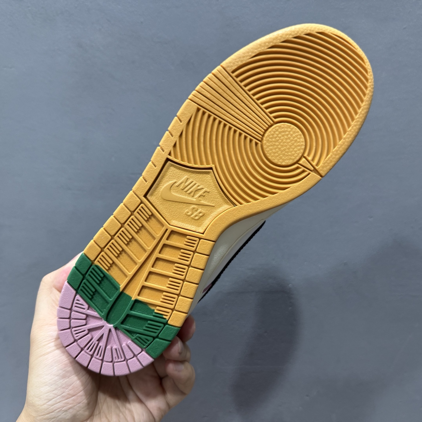 Nike SB Dunk Low pro QS 独家版型蒸餾加工帶來的是更好的视觉和脚感体验 HJ4132-100