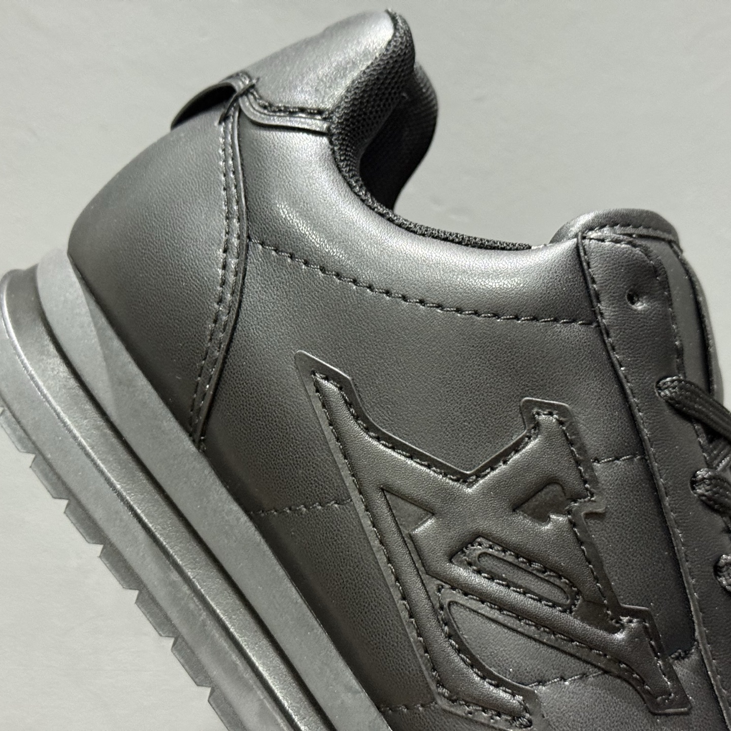 新款出货 外贸专供版本 Nigo x Louis Vuitton LV联名款 阿甘 低帮运动休闲鞋