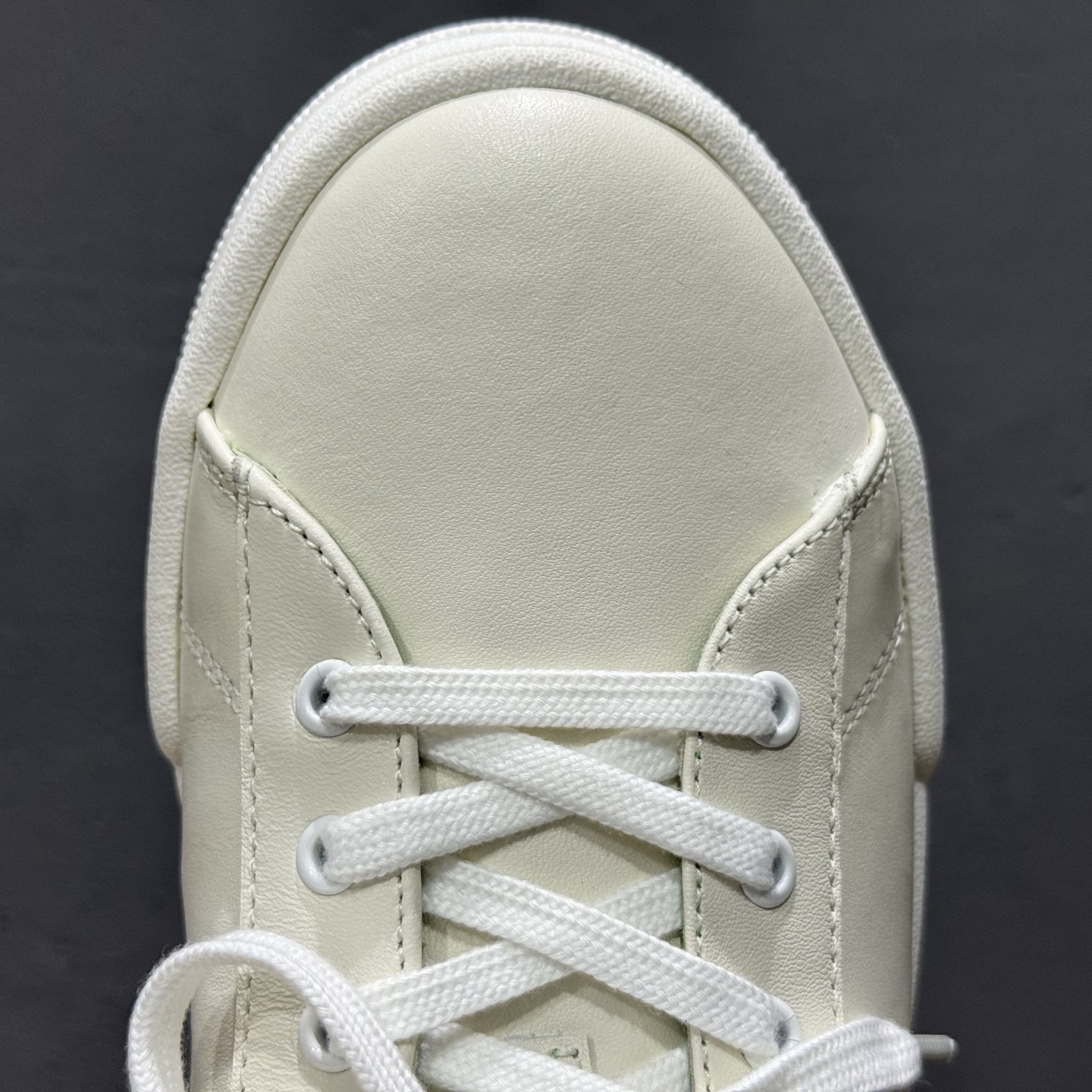 MiuMiu 百搭单品缪家早春新款 主打最新款 休闲小白鞋上新复古有时髦