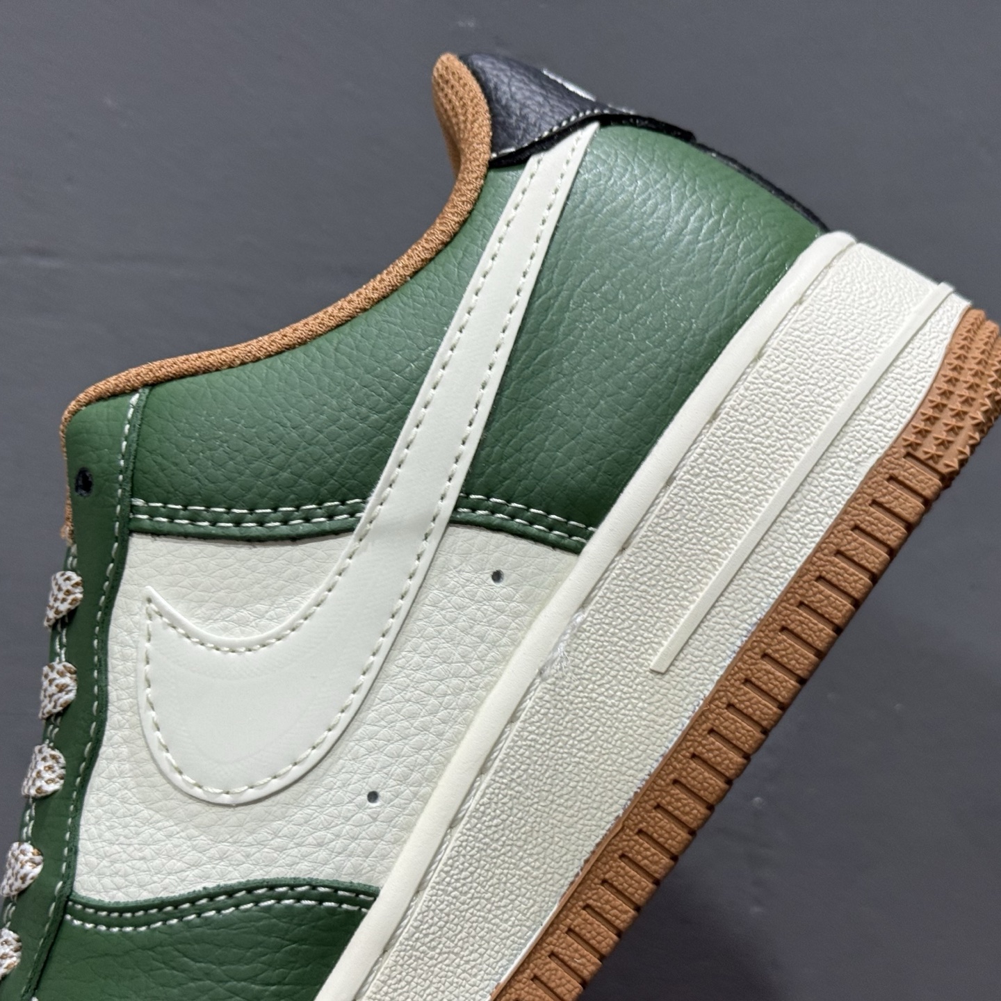 Nike Air Force 1'07 Low UN联名 草绿拼接生胶 空军一号低帮休闲板鞋 JP8028-006