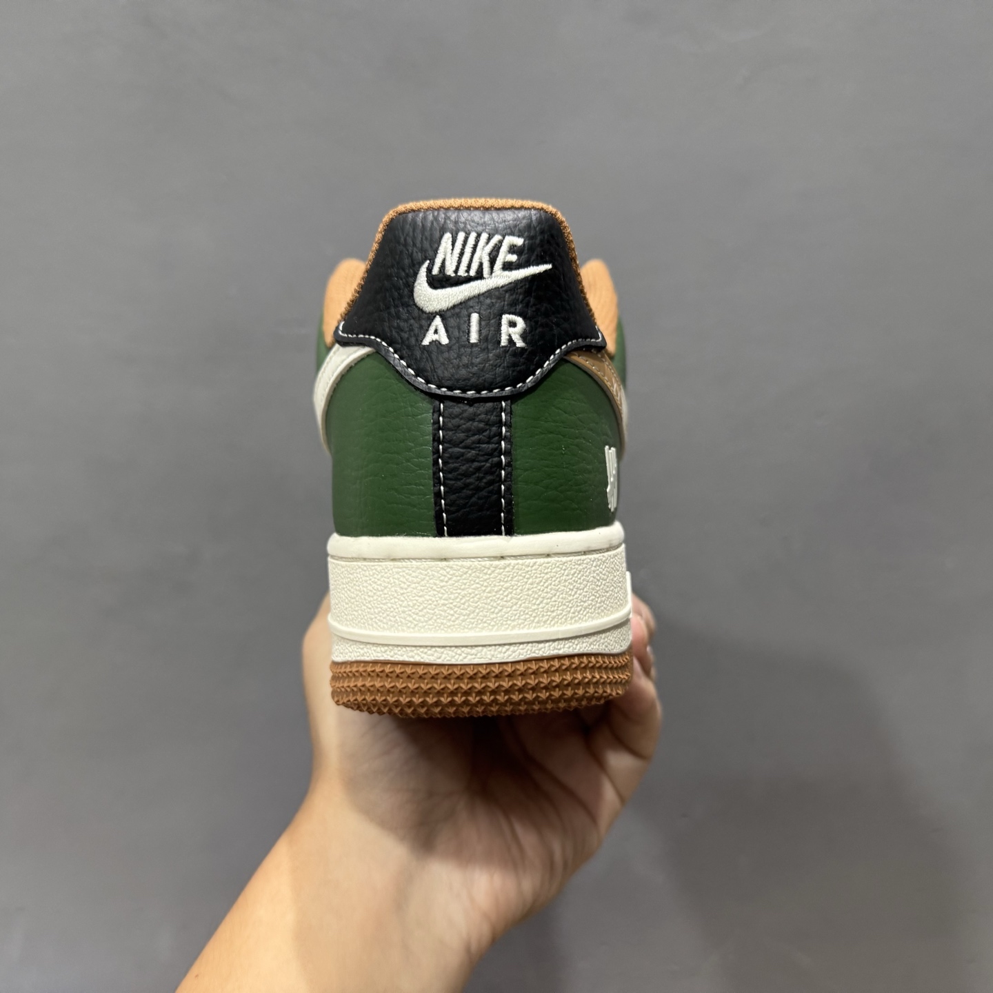Nike Air Force 1'07 Low UN联名 草绿拼接生胶 空军一号低帮休闲板鞋 JP8028-006