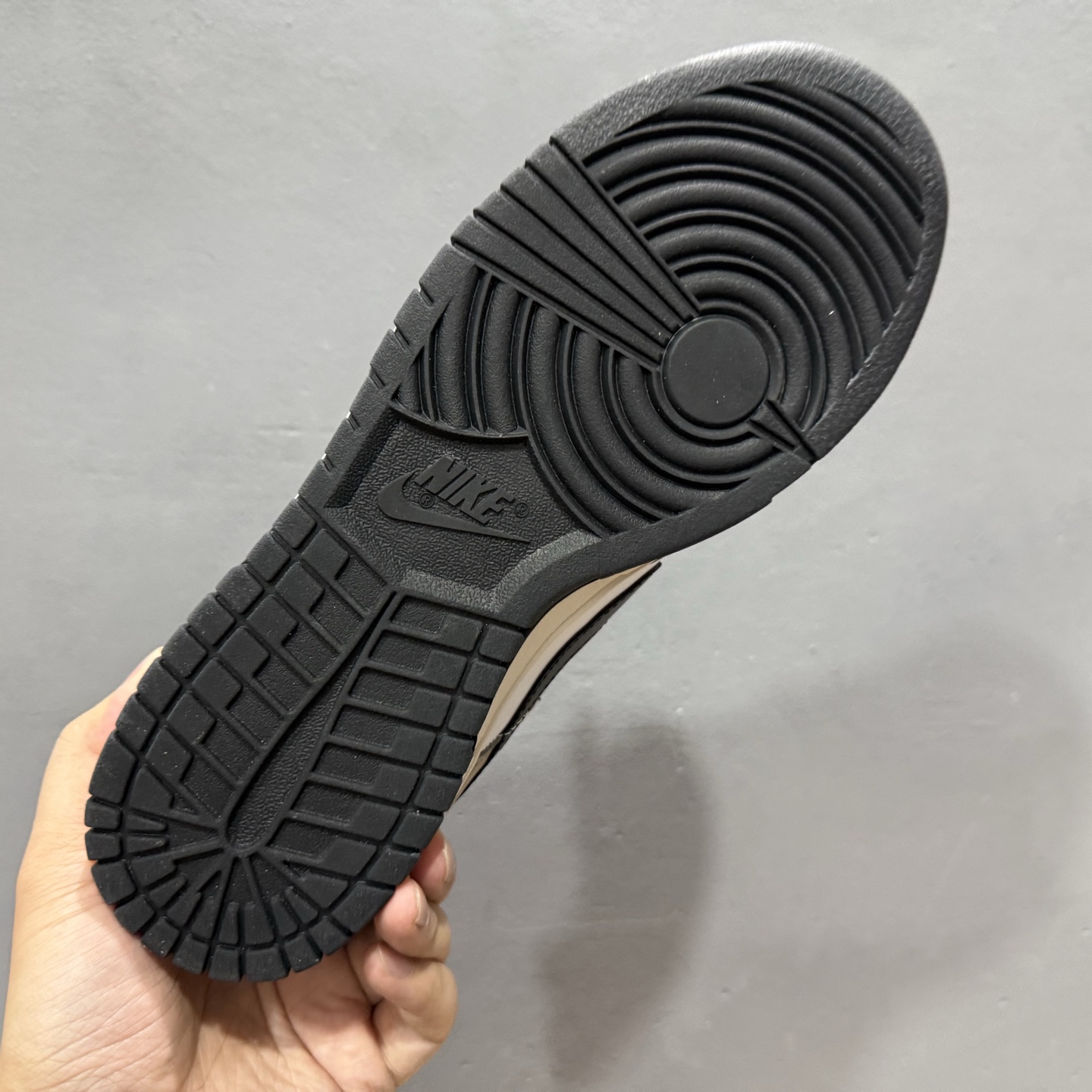 Nike Dunk Low 月光信筏 黑棕 当经典的黑白鞋身浸染灰棕渐层 DD1503-101