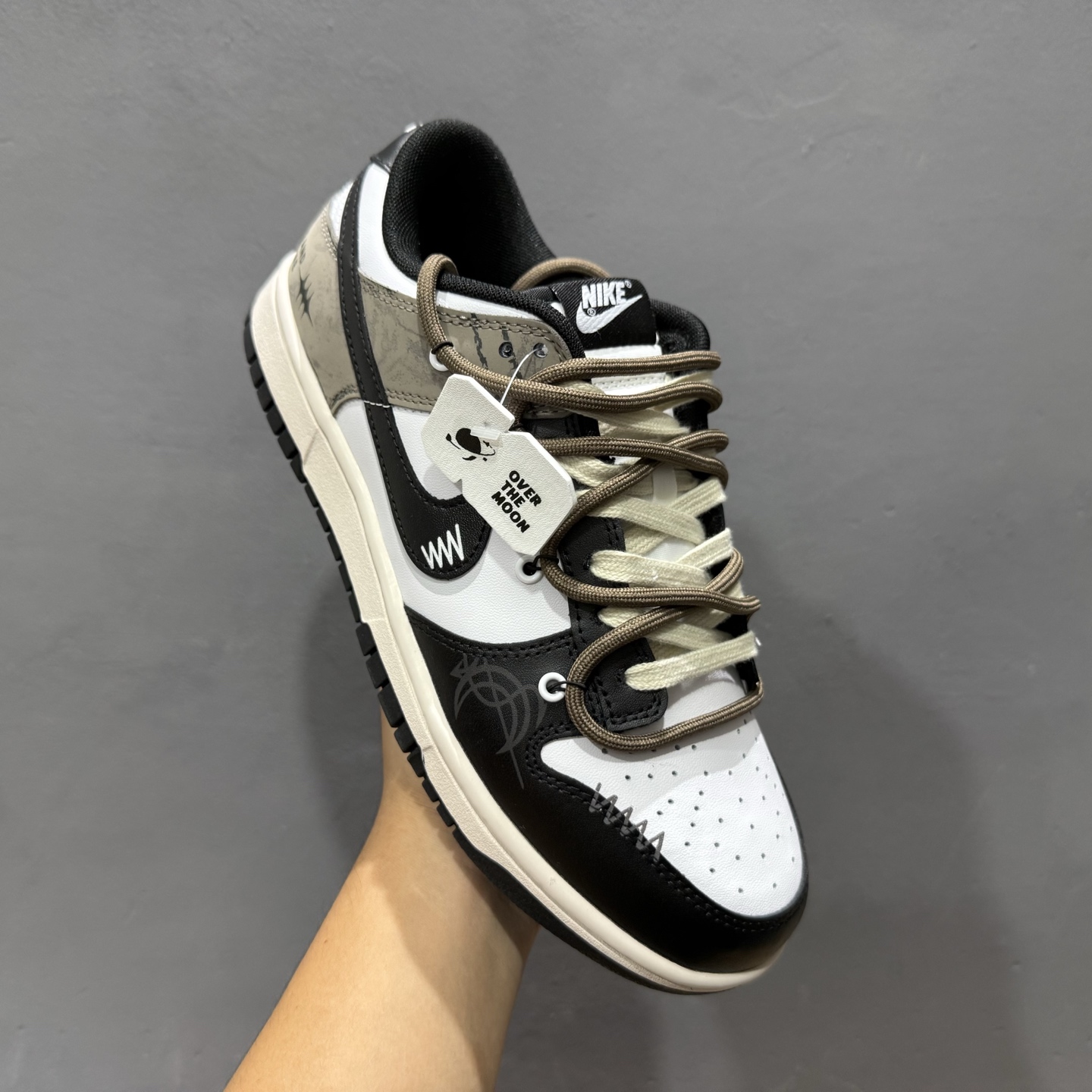 Nike Dunk Low 月光信筏 黑棕 当经典的黑白鞋身浸染灰棕渐层 DD1503-101