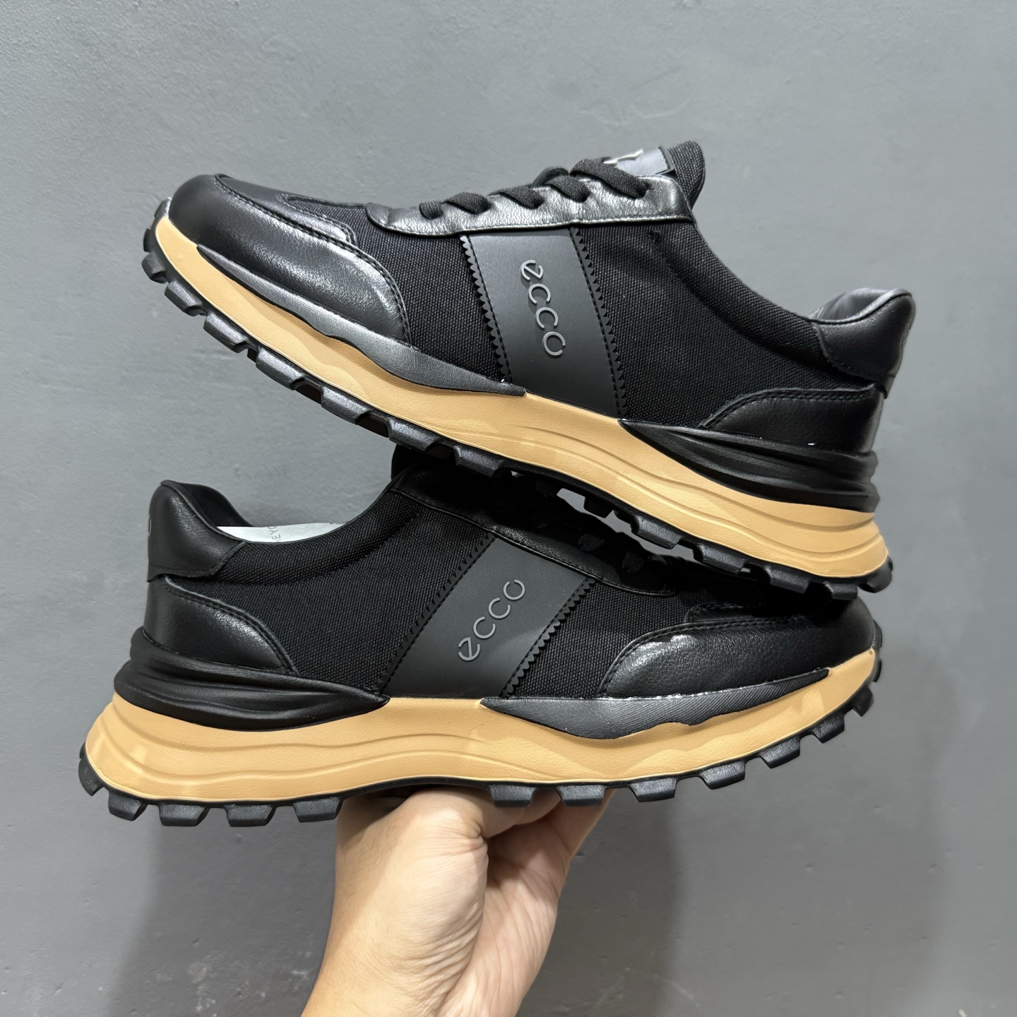 Ecco爱步男鞋百搭运动鞋男款 四季款阿甘鞋休闲华夫鞋复古跑鞋