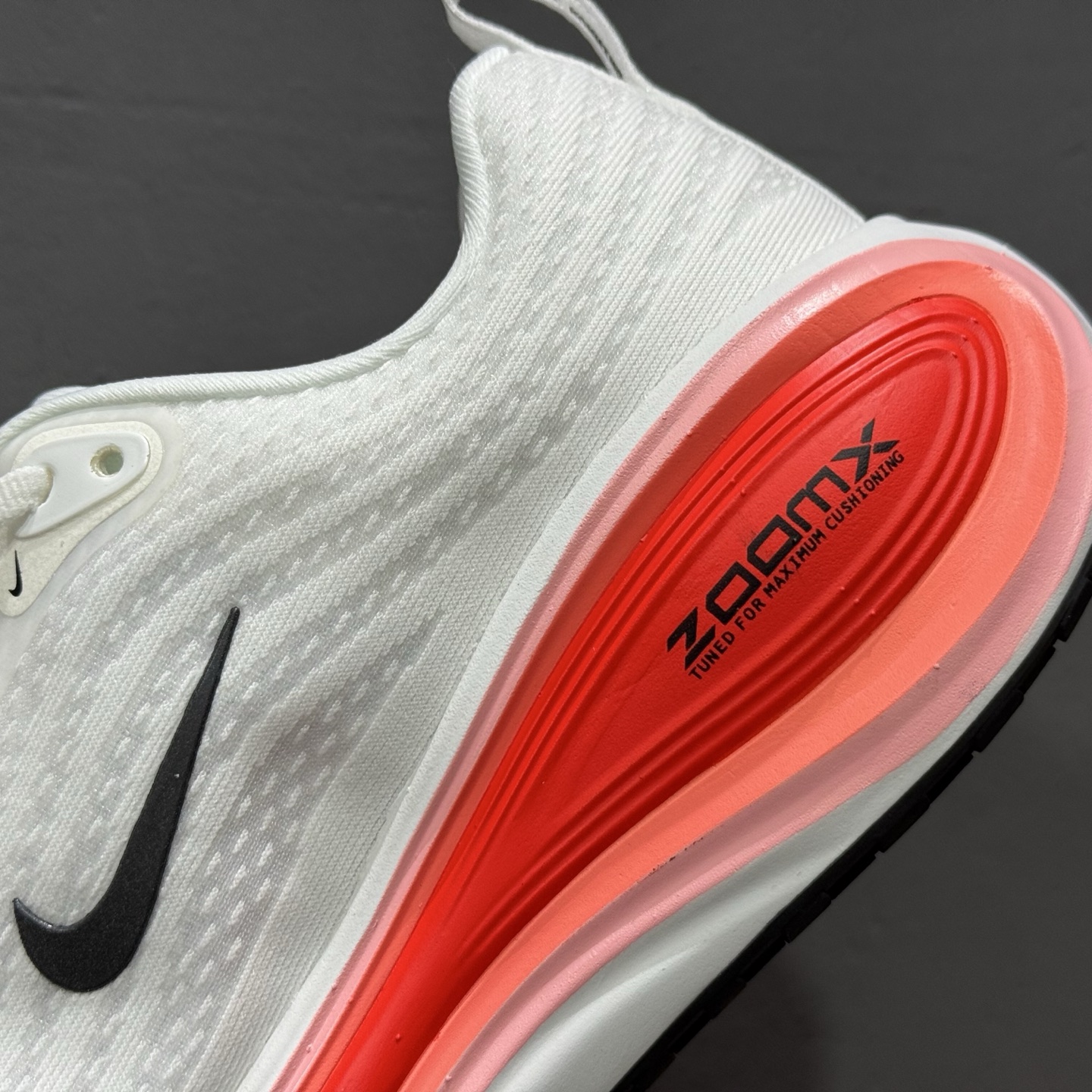 Nike VOMERO PLUS RUN 耐克 舒适减震防滑 低帮跑步鞋 HV8150-100