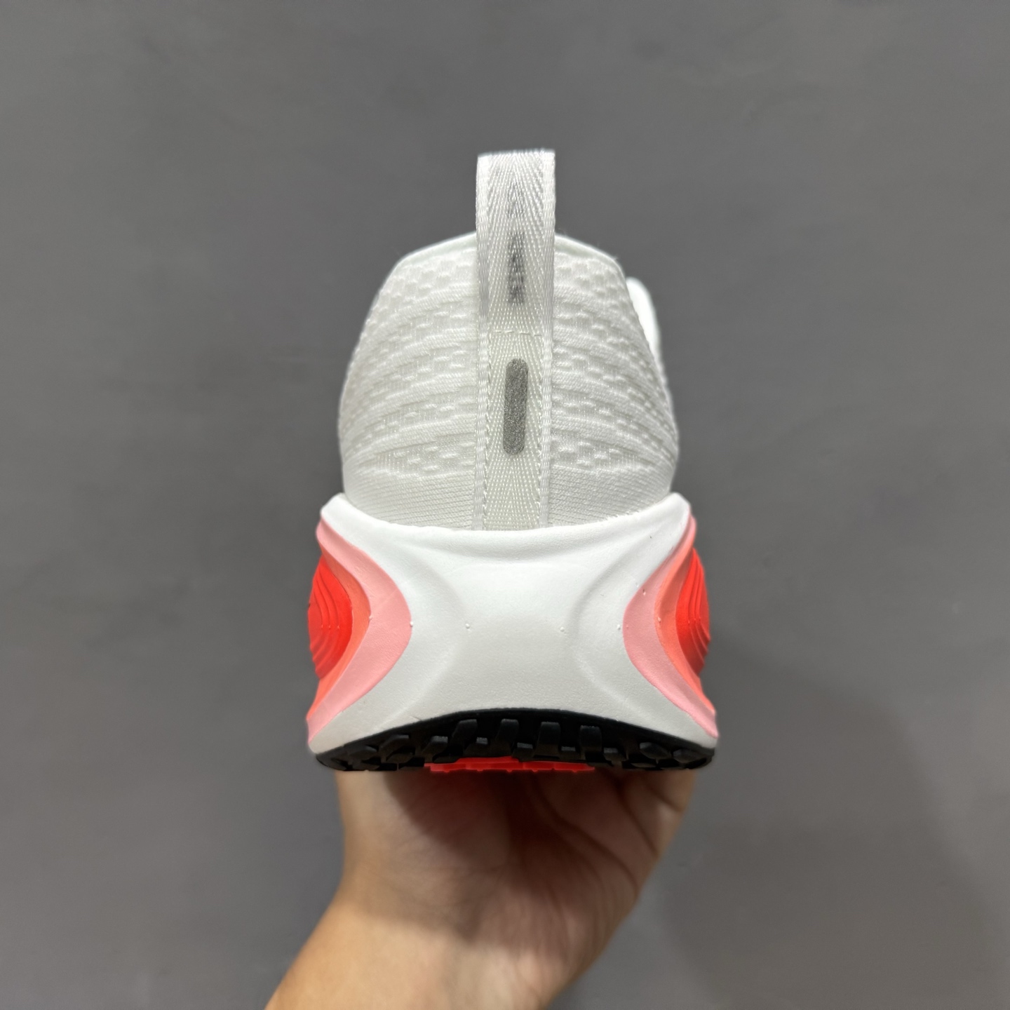 Nike VOMERO PLUS RUN 耐克 舒适减震防滑 低帮跑步鞋 HV8150-100