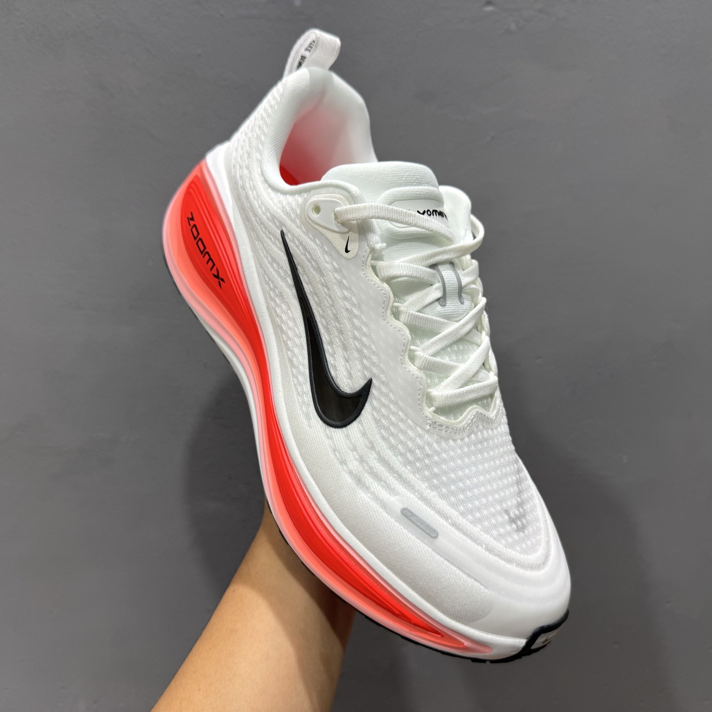Nike VOMERO PLUS RUN 耐克 舒适减震防滑 低帮跑步鞋 HV8150-100