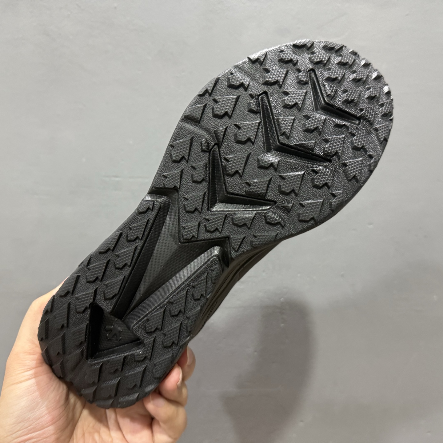 L/DESCENTE迪桑特轻盈缓震透气鞋面时尚休闲运动男子越野跑鞋