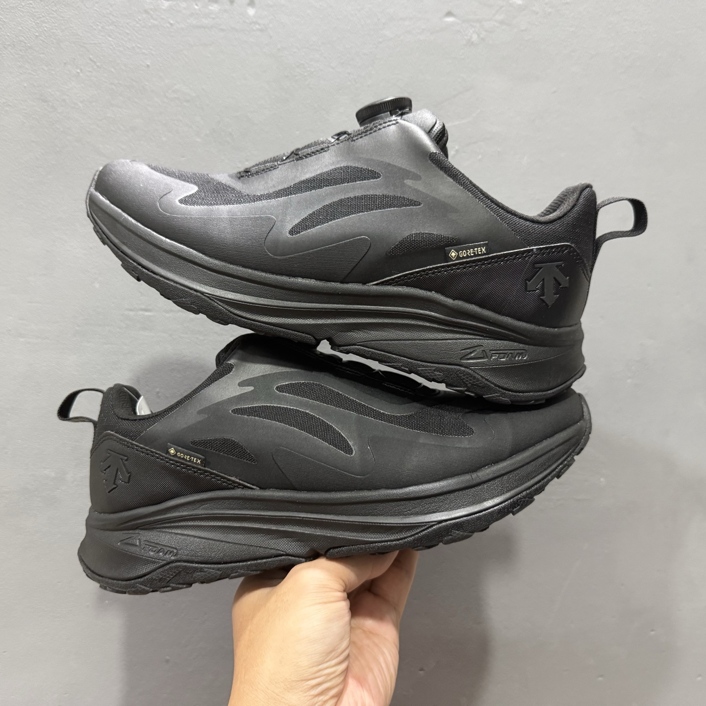 L/DESCENTE迪桑特轻盈缓震透气鞋面时尚休闲运动男子越野跑鞋