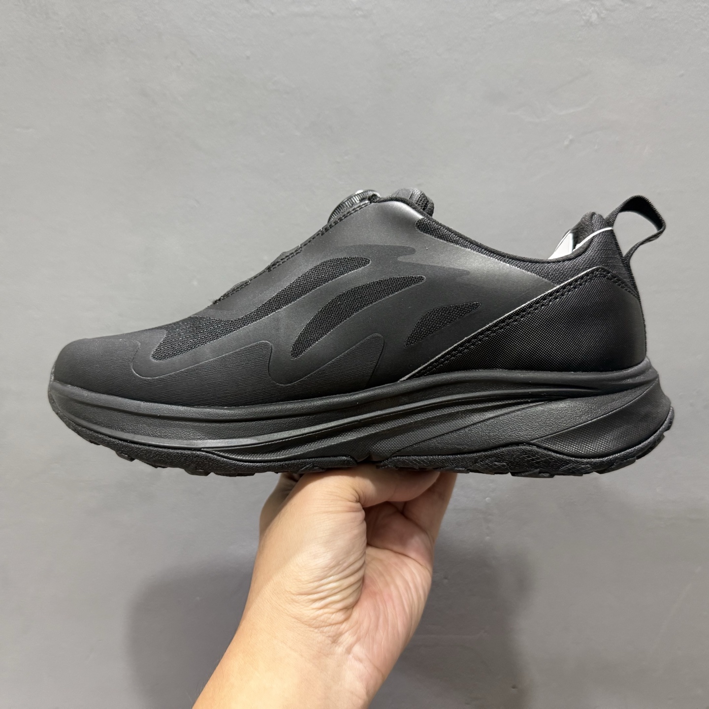 L/DESCENTE迪桑特轻盈缓震透气鞋面时尚休闲运动男子越野跑鞋