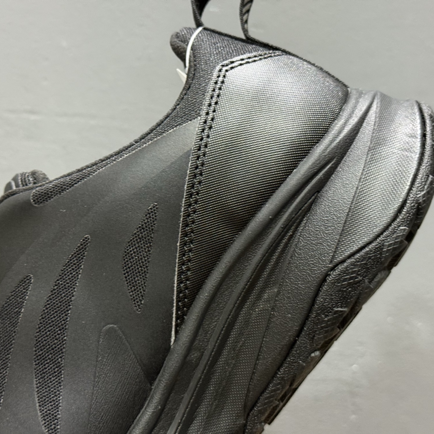 L/DESCENTE迪桑特轻盈缓震透气鞋面时尚休闲运动男子越野跑鞋