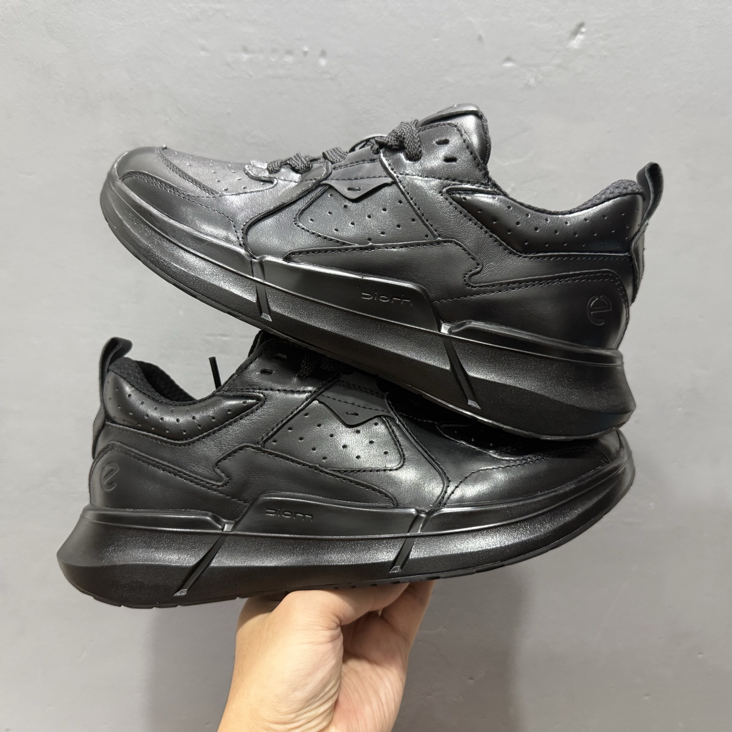 25年Ecco爱步 2.2皮面经典BIOM 经典和现代工艺品质融合 精选意大利小牛皮面料 百搭休闲老爹鞋