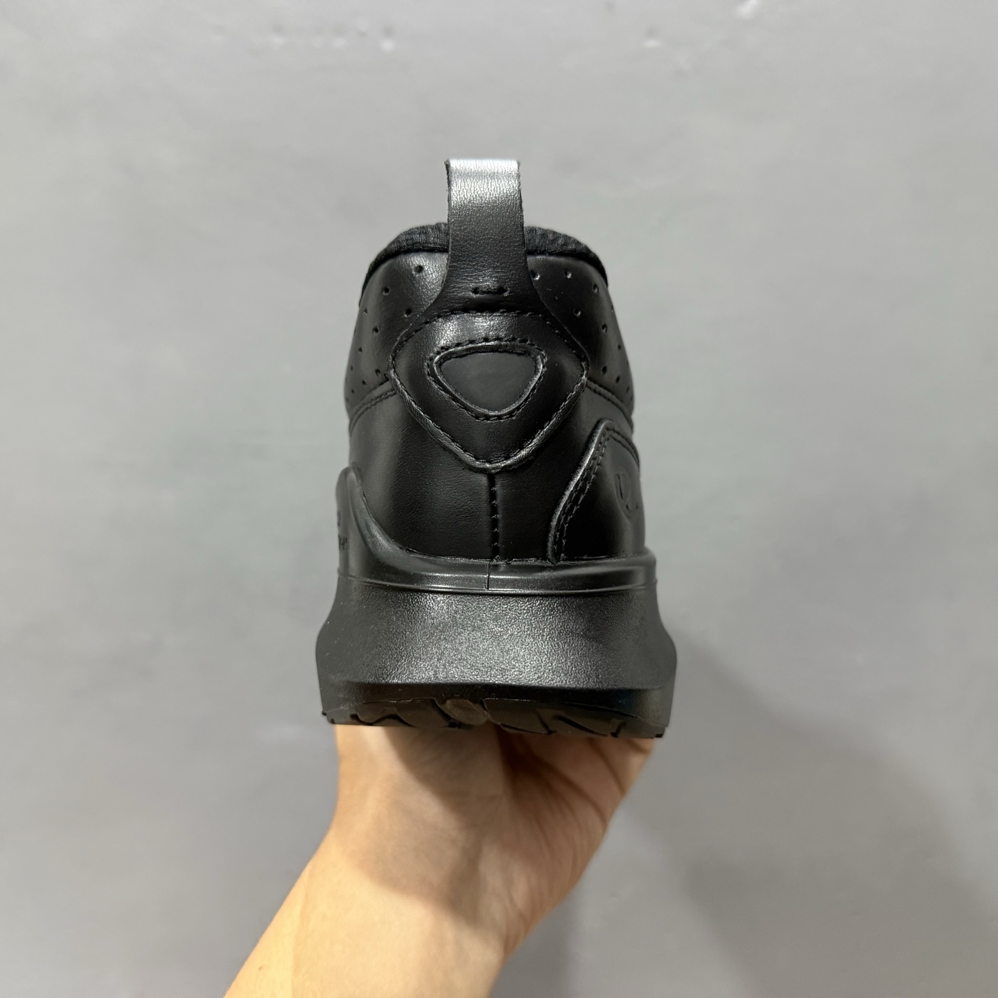 25年Ecco爱步 2.2皮面经典BIOM 经典和现代工艺品质融合 精选意大利小牛皮面料 百搭休闲老爹鞋