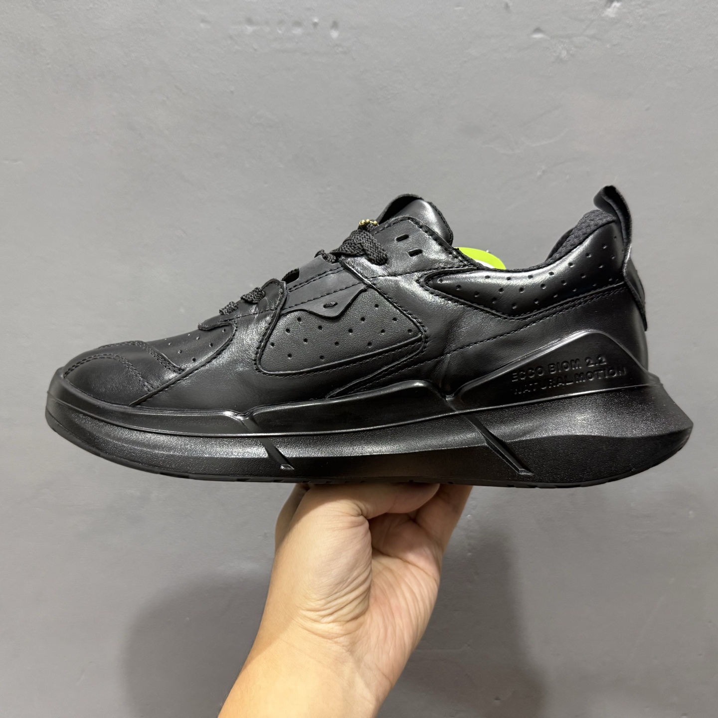 25年Ecco爱步 2.2皮面经典BIOM 经典和现代工艺品质融合 精选意大利小牛皮面料 百搭休闲老爹鞋