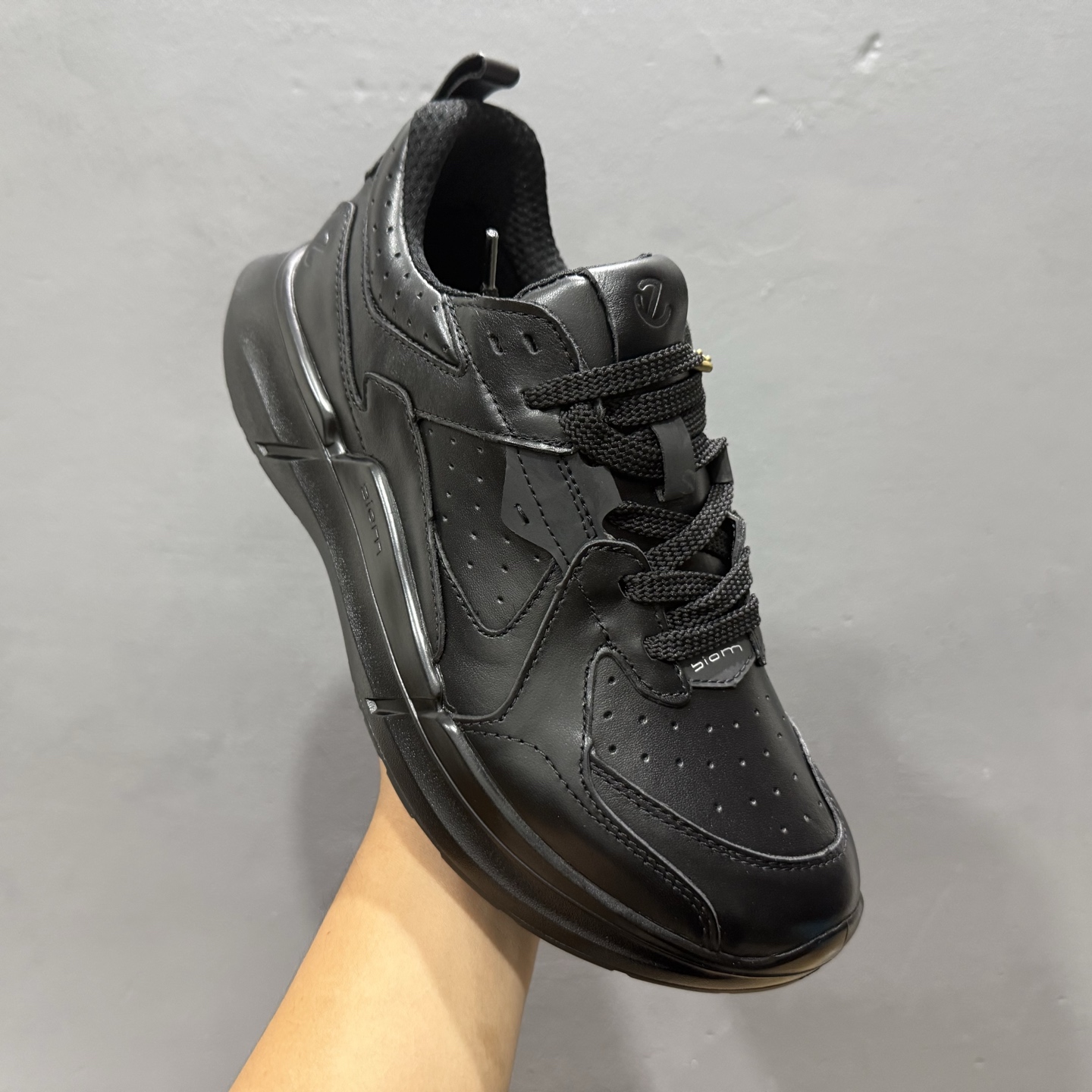 25年Ecco爱步 2.2皮面经典BIOM 经典和现代工艺品质融合 精选意大利小牛皮面料 百搭休闲老爹鞋