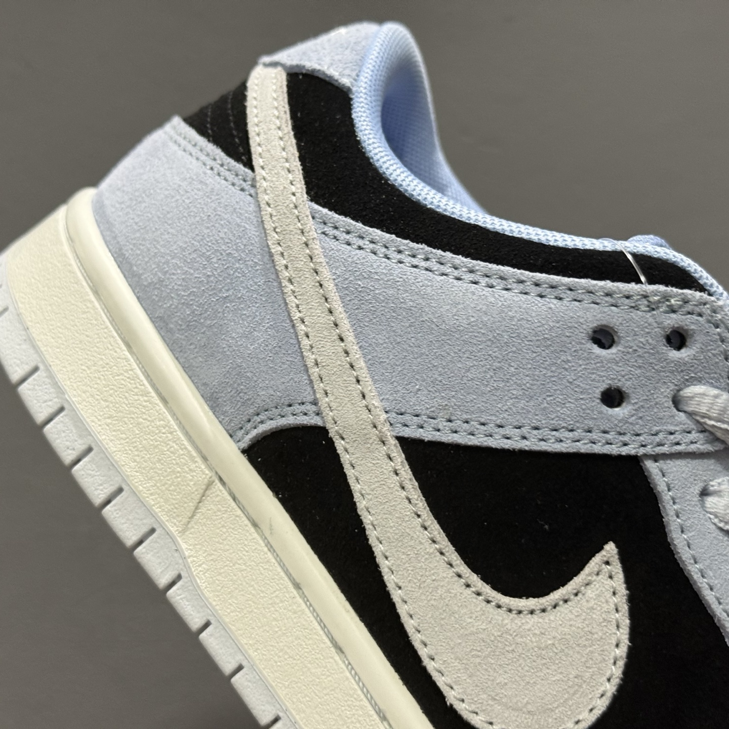 Nike SB Dunk Low pro 独家版型蒸餾加工帶來的是更好的视觉和脚感体验 HF3063-400