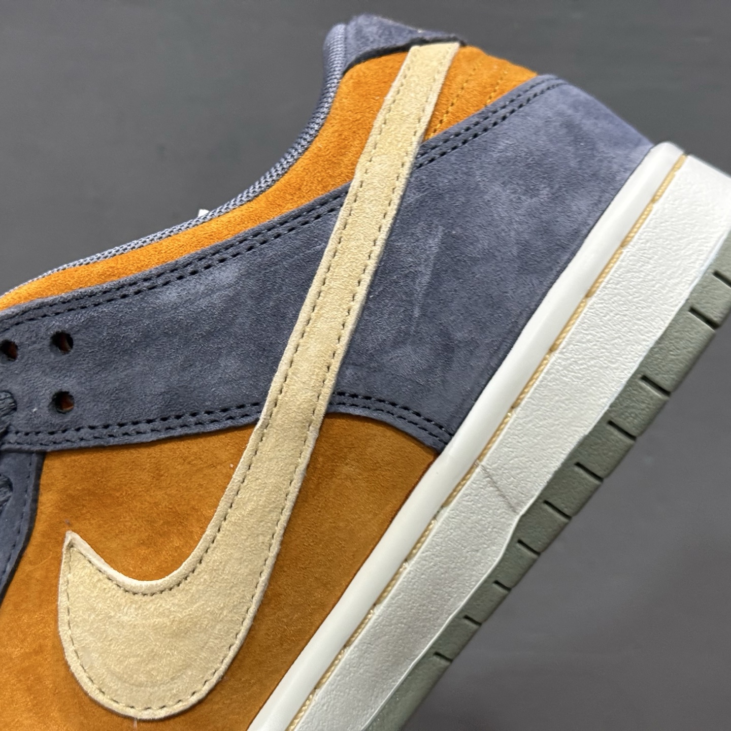 Nike SB Dunk Low pro 独家版型蒸餾加工帶來的是更好的视觉和脚感体验 HF3063-002