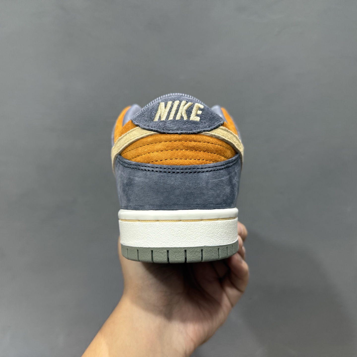 Nike SB Dunk Low pro 独家版型蒸餾加工帶來的是更好的视觉和脚感体验 HF3063-002