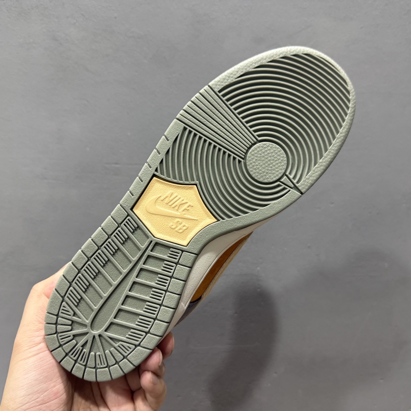 Nike SB Dunk Low pro 独家版型蒸餾加工帶來的是更好的视觉和脚感体验 HF3063-002