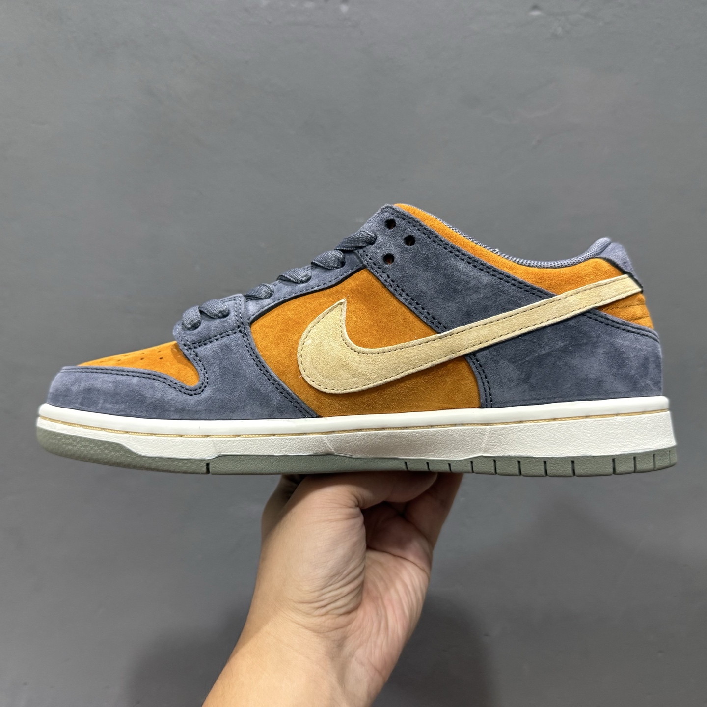 Nike SB Dunk Low pro 独家版型蒸餾加工帶來的是更好的视觉和脚感体验 HF3063-002