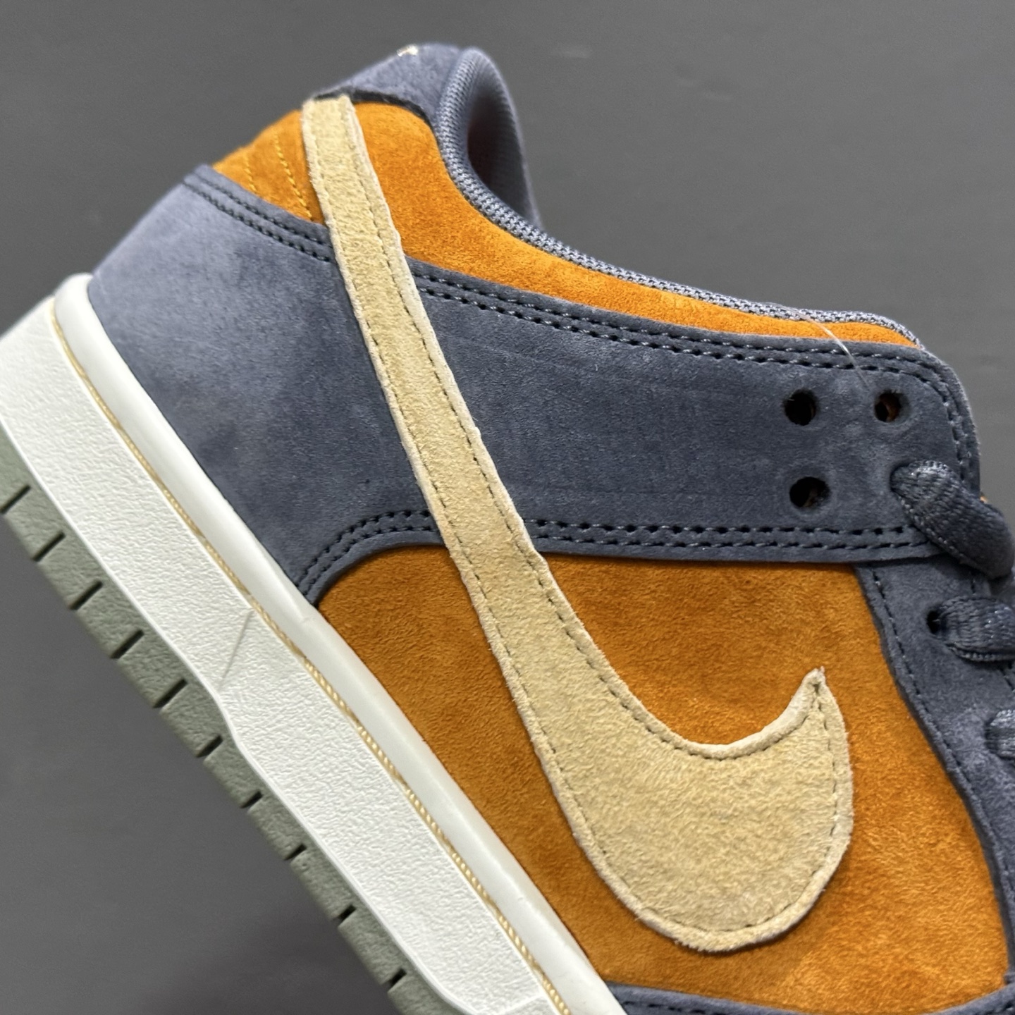 Nike SB Dunk Low pro 独家版型蒸餾加工帶來的是更好的视觉和脚感体验 HF3063-002