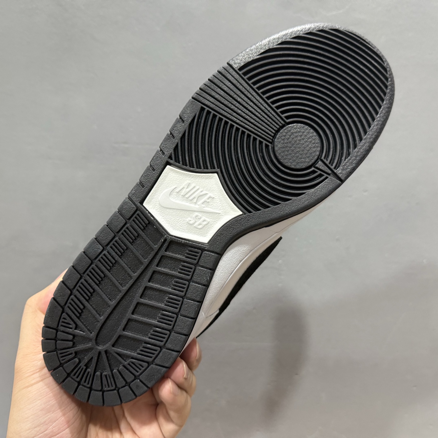 Nike SB Dunk Low pro 独家版型蒸餾加工帶來的是更好的视觉和脚感体验 HF3704-100