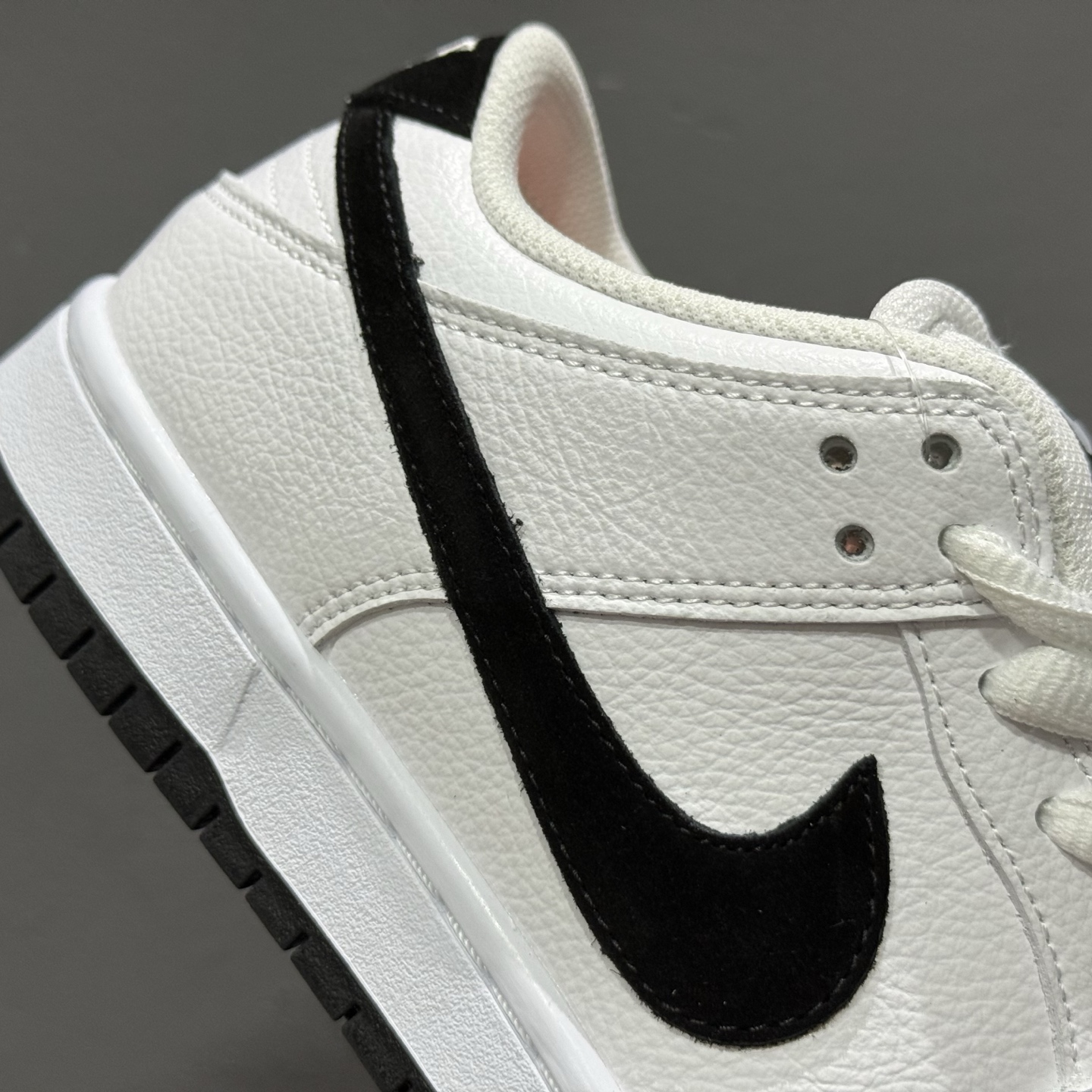 Nike SB Dunk Low pro 独家版型蒸餾加工帶來的是更好的视觉和脚感体验 HF3704-100