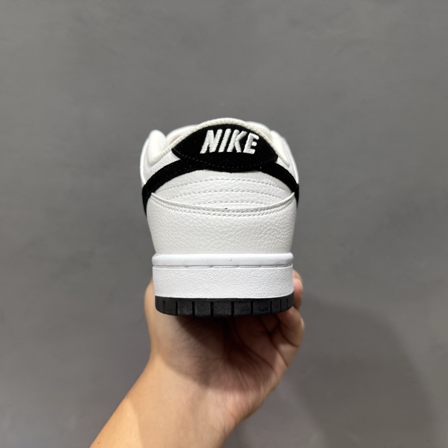 Nike SB Dunk Low pro 独家版型蒸餾加工帶來的是更好的视觉和脚感体验 HF3704-100