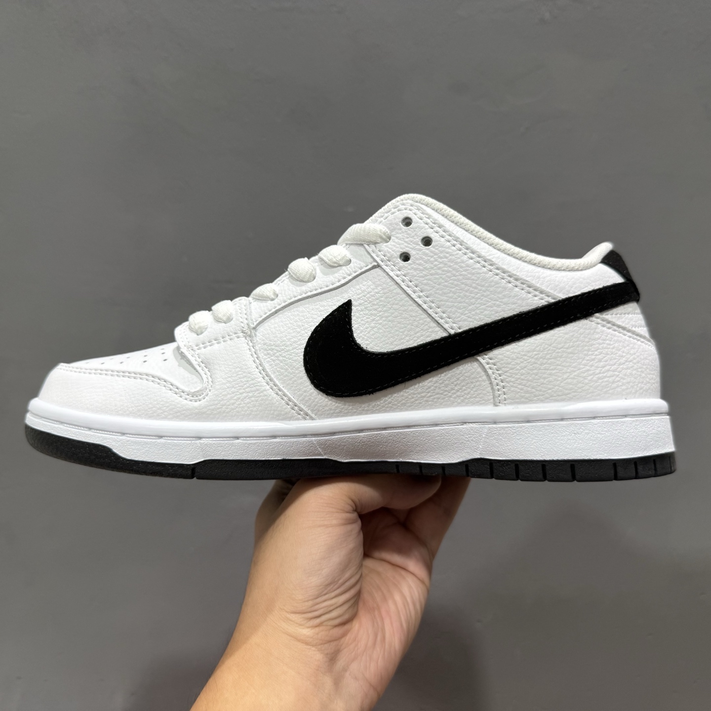 Nike SB Dunk Low pro 独家版型蒸餾加工帶來的是更好的视觉和脚感体验 HF3704-100