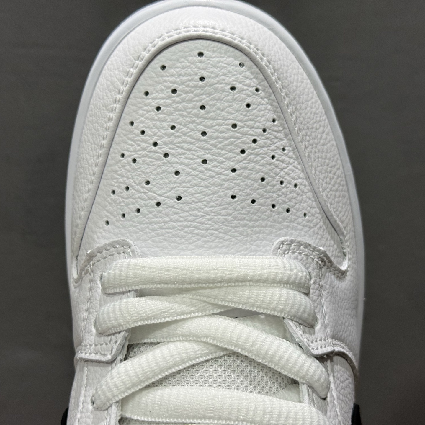 Nike SB Dunk Low pro 独家版型蒸餾加工帶來的是更好的视觉和脚感体验 HF3704-100