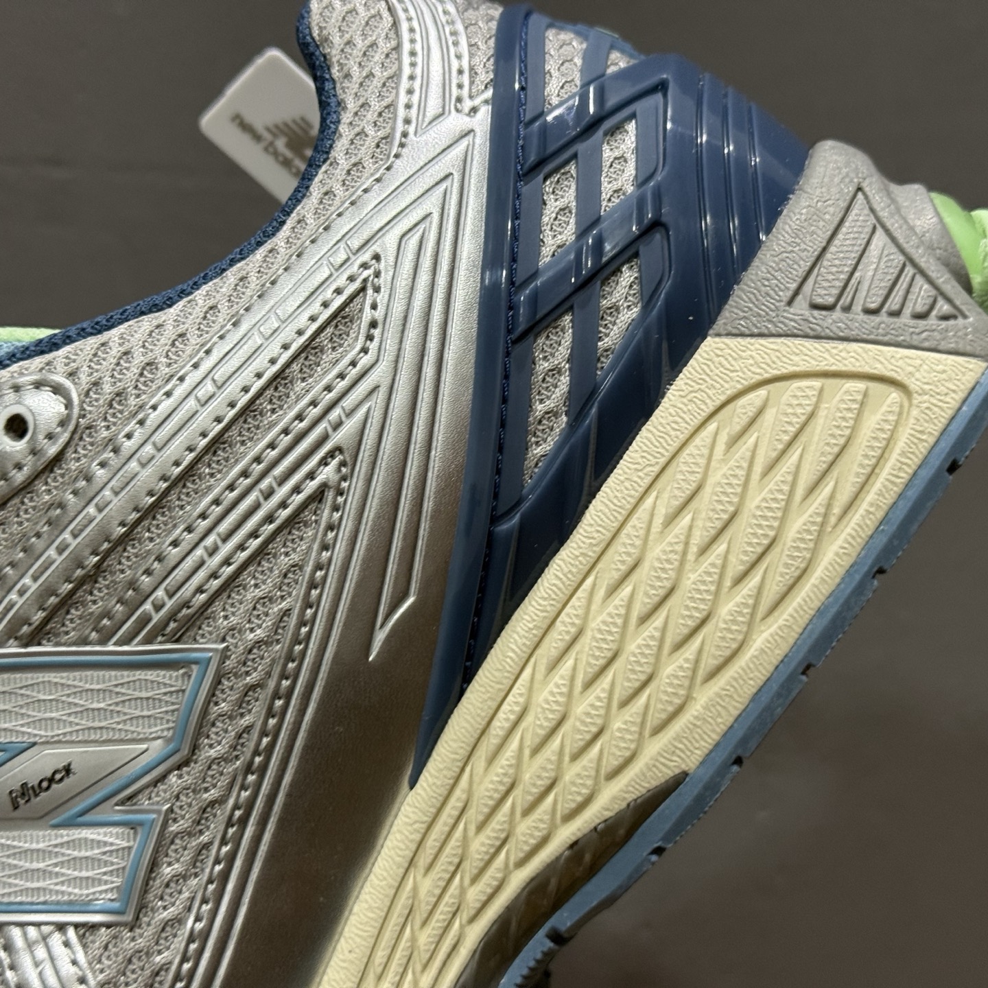 New Balance 1906系列复古老爹风休闲运动慢跑鞋 U1906RCR