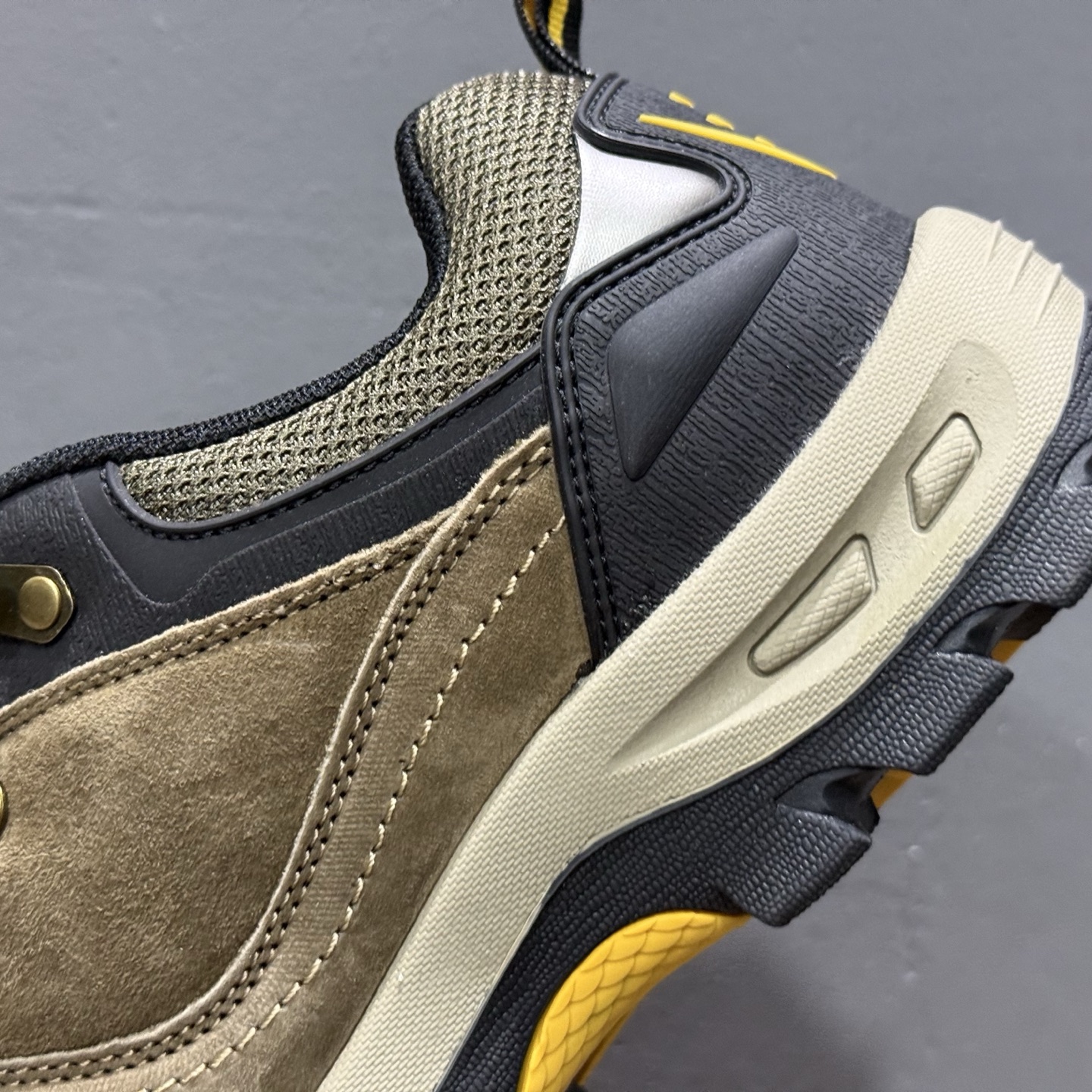 新货Columbia 哥伦比亚户外登山鞋休闲鞋户外越野徒步鞋