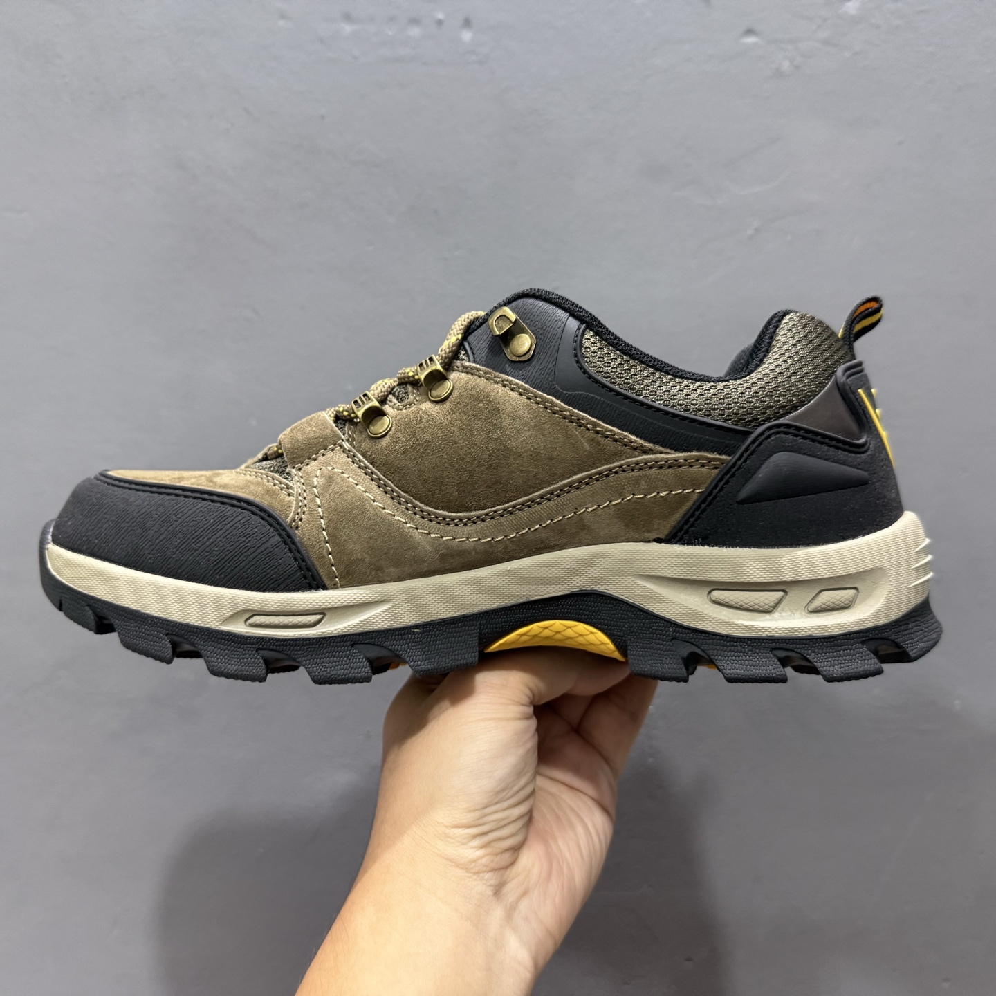 新货Columbia 哥伦比亚户外登山鞋休闲鞋户外越野徒步鞋