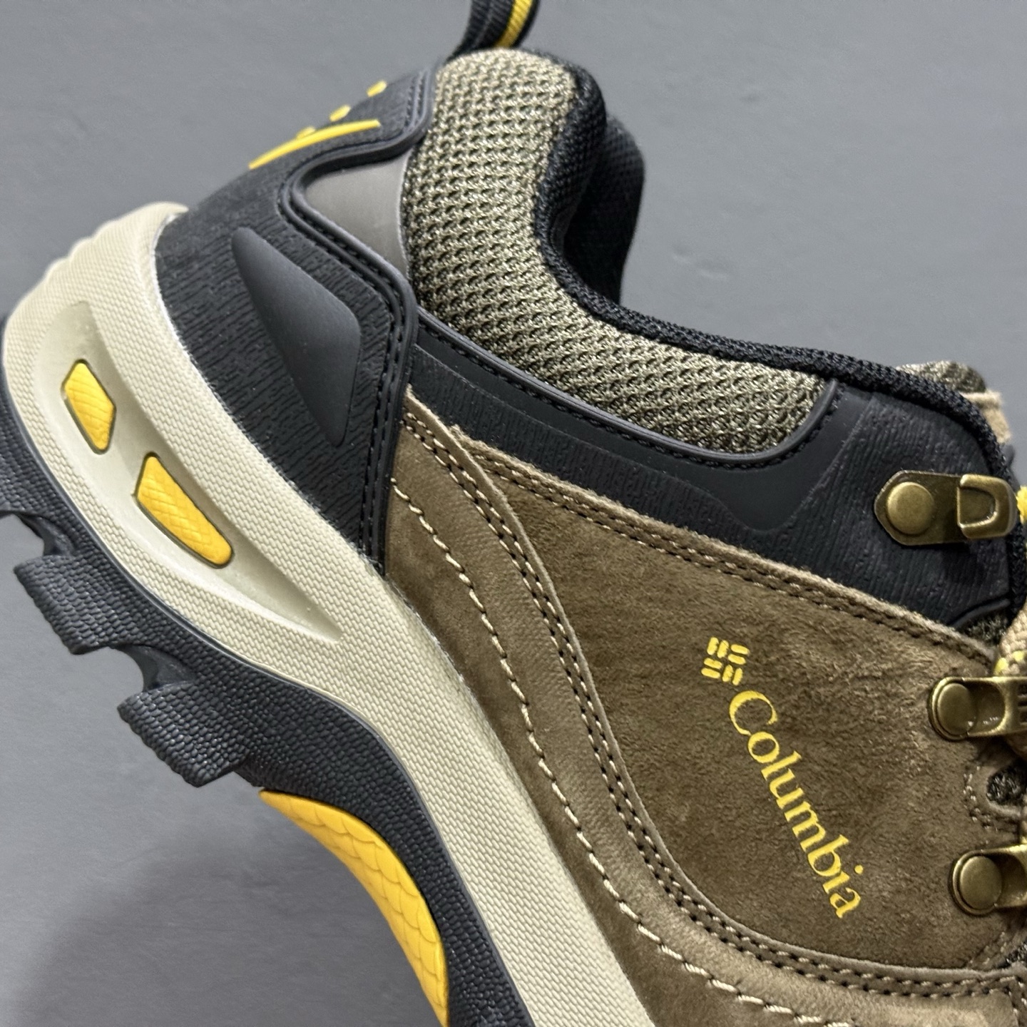 新货Columbia 哥伦比亚户外登山鞋休闲鞋户外越野徒步鞋