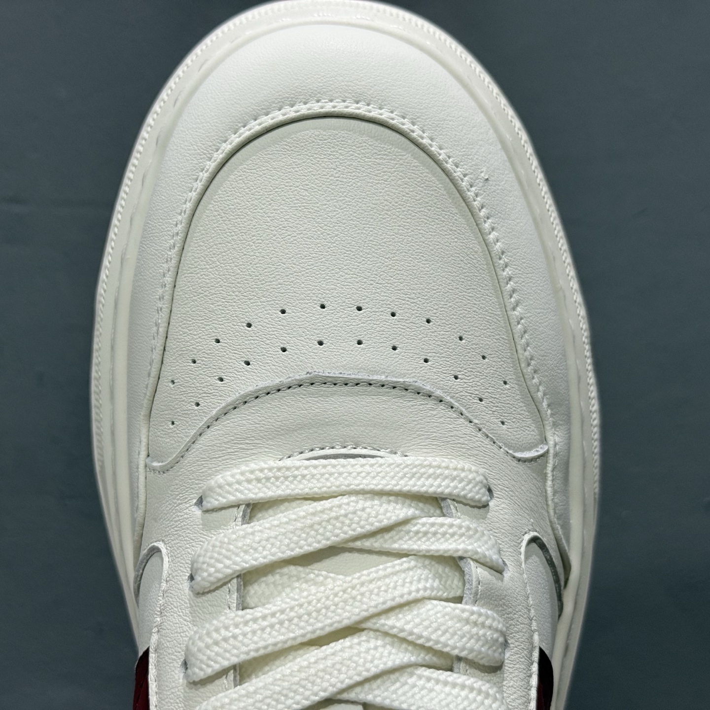 独家实拍Valentino 华伦天奴 Rockstud untitled 厚底休闲铆钉小白鞋