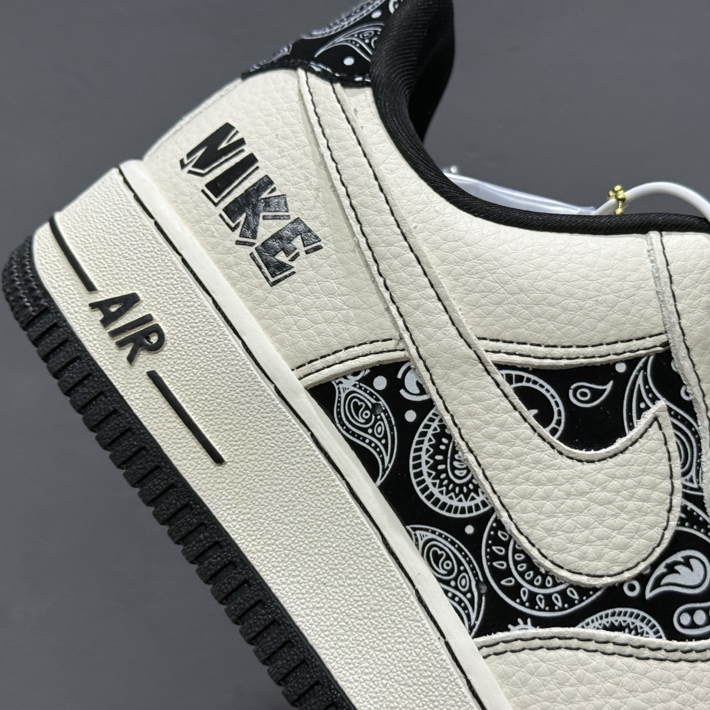 Nike Air Force 1'07 Low 腰果花 经典白黑 空军一号低帮休闲板鞋 ZD1988-005