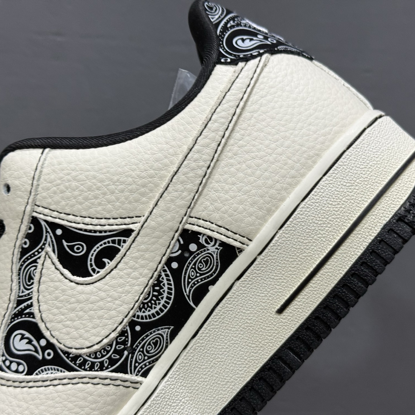 Nike Air Force 1'07 Low 腰果花 经典白黑 空军一号低帮休闲板鞋 ZD1988-005