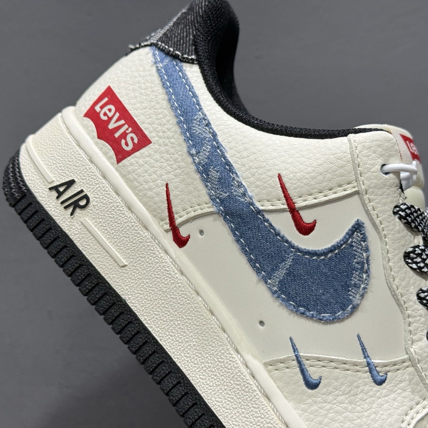 Nike Air Force 1'07 Low 李维斯联名 米蓝牛仔四勾 空军一号低帮休闲板鞋 QW5606-261