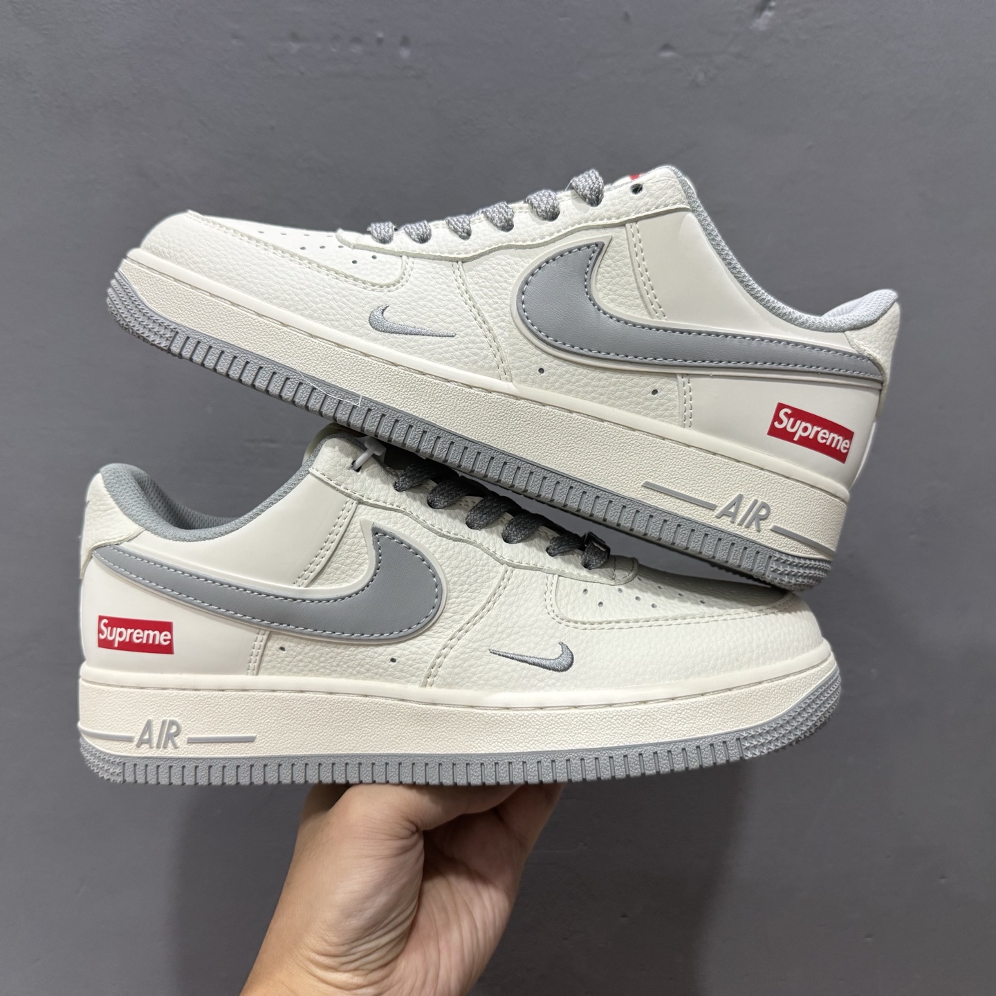 Supreme x NIke Air Force 1 米灰满天星 JP8028-012