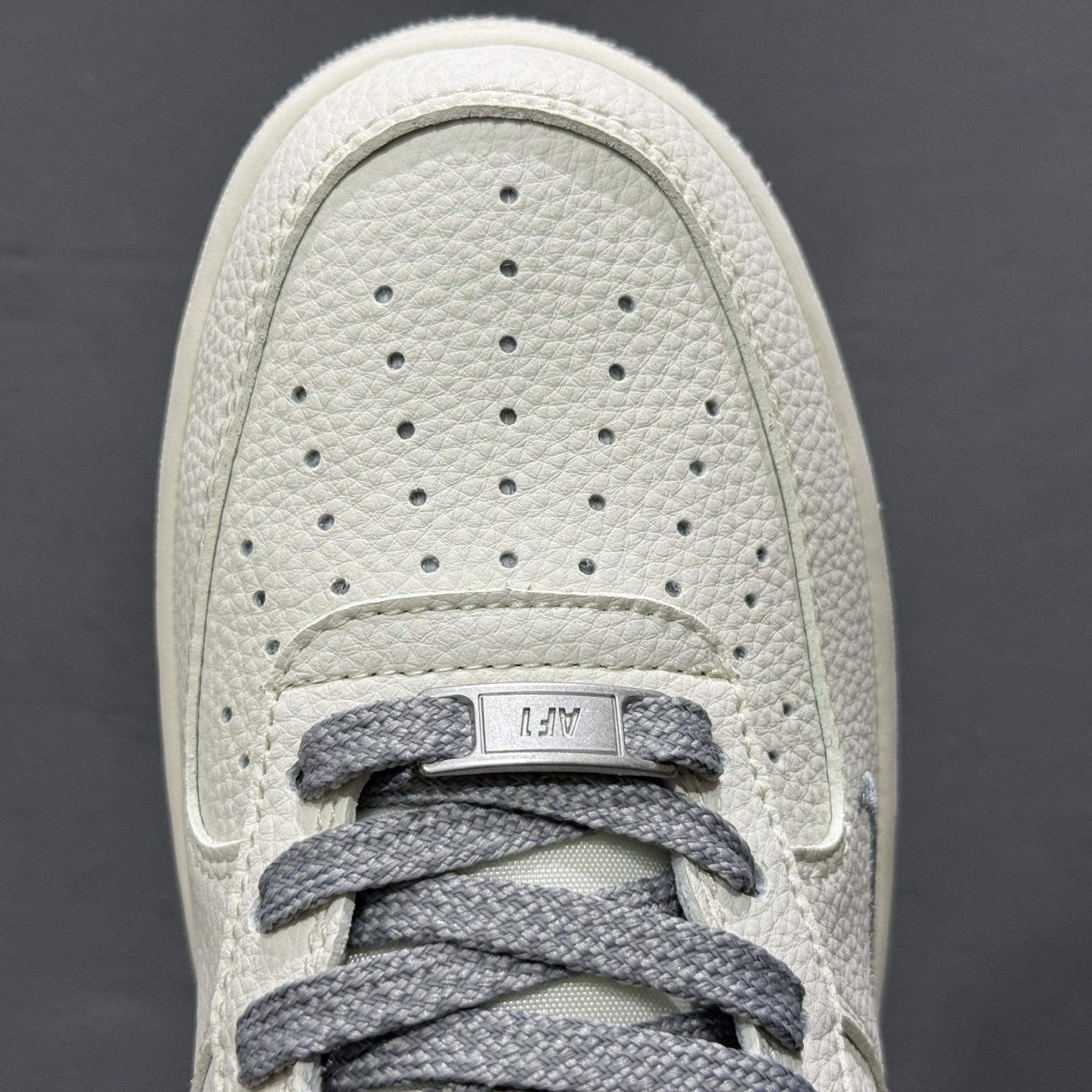 Supreme x NIke Air Force 1 米灰满天星 JP8028-012