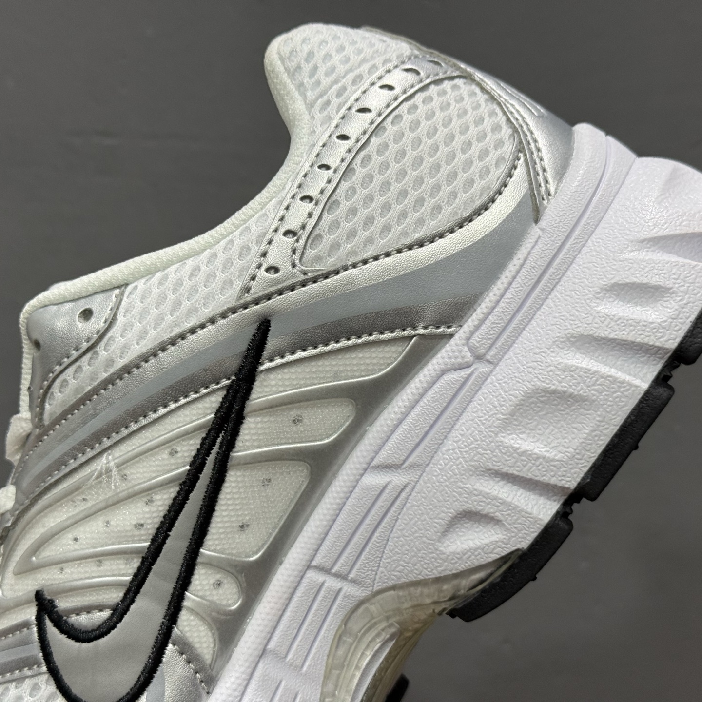 Nike Air Max Moto 2K 耐克新款复古气垫跑步鞋 HQ2056-001