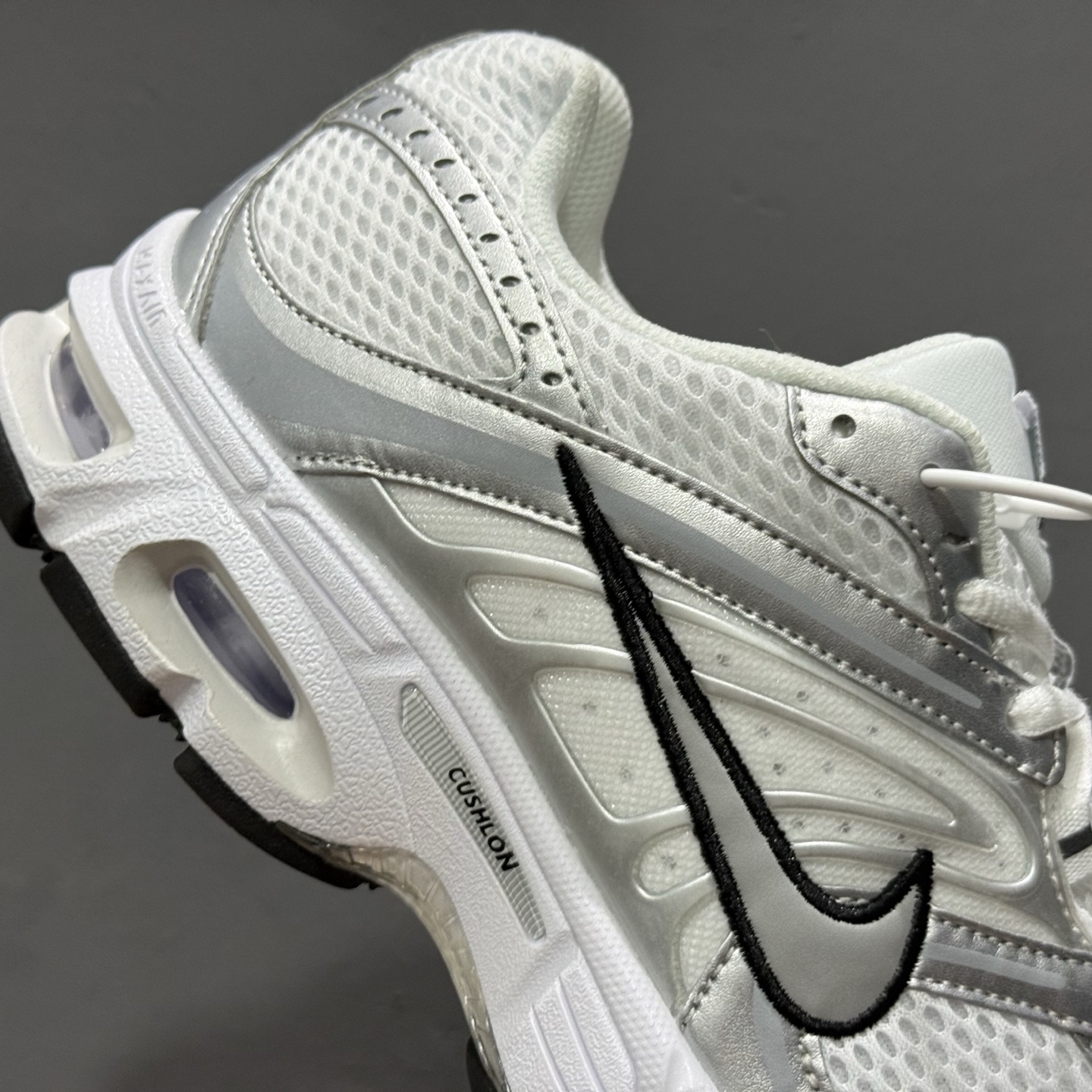 Nike Air Max Moto 2K 耐克新款复古气垫跑步鞋 HQ2056-001